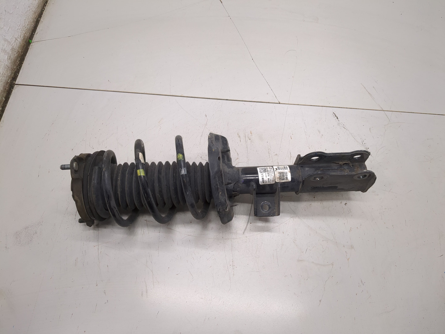 Амортизатор передний левый