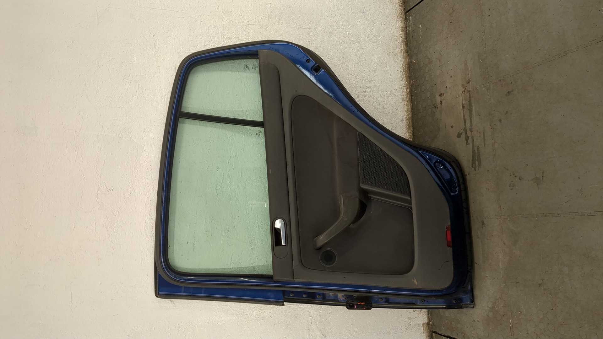 Дверь задняя правая