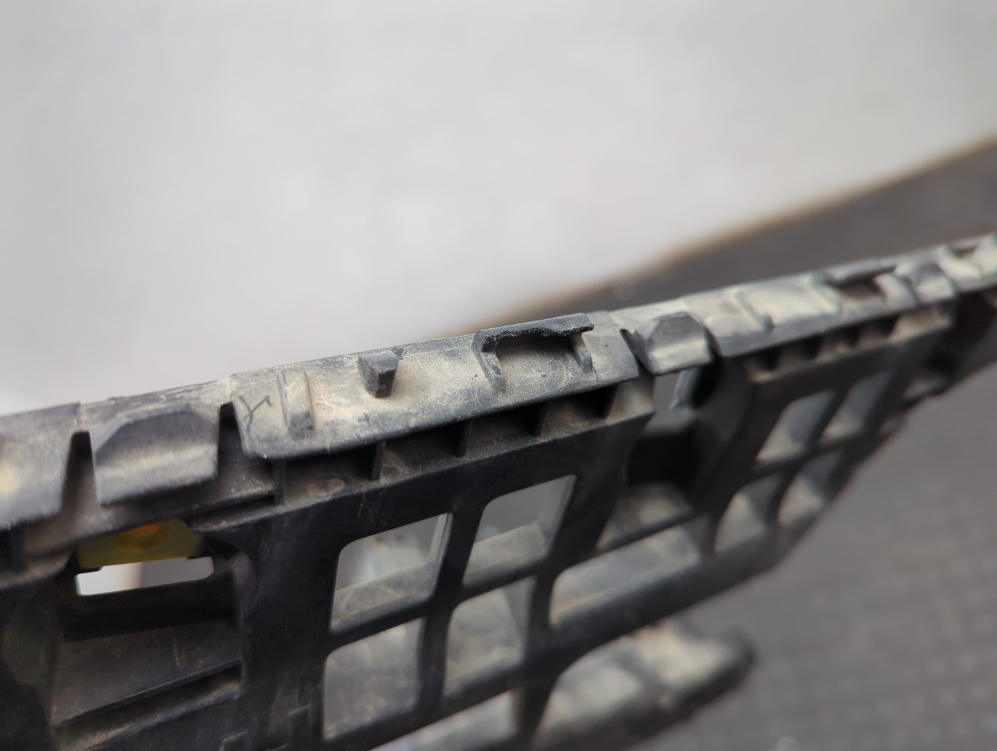 Кронштейн заднего бампера левый