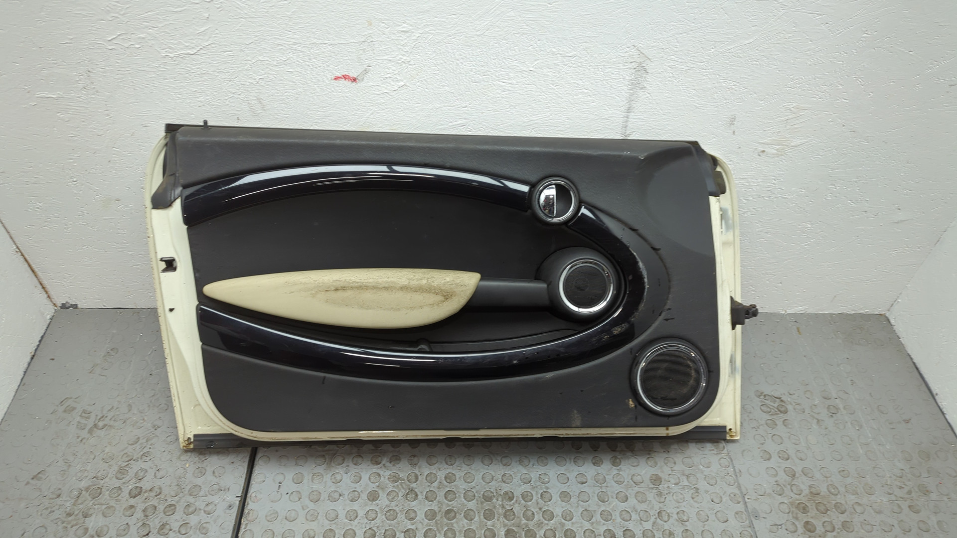 Дверь передняя левая