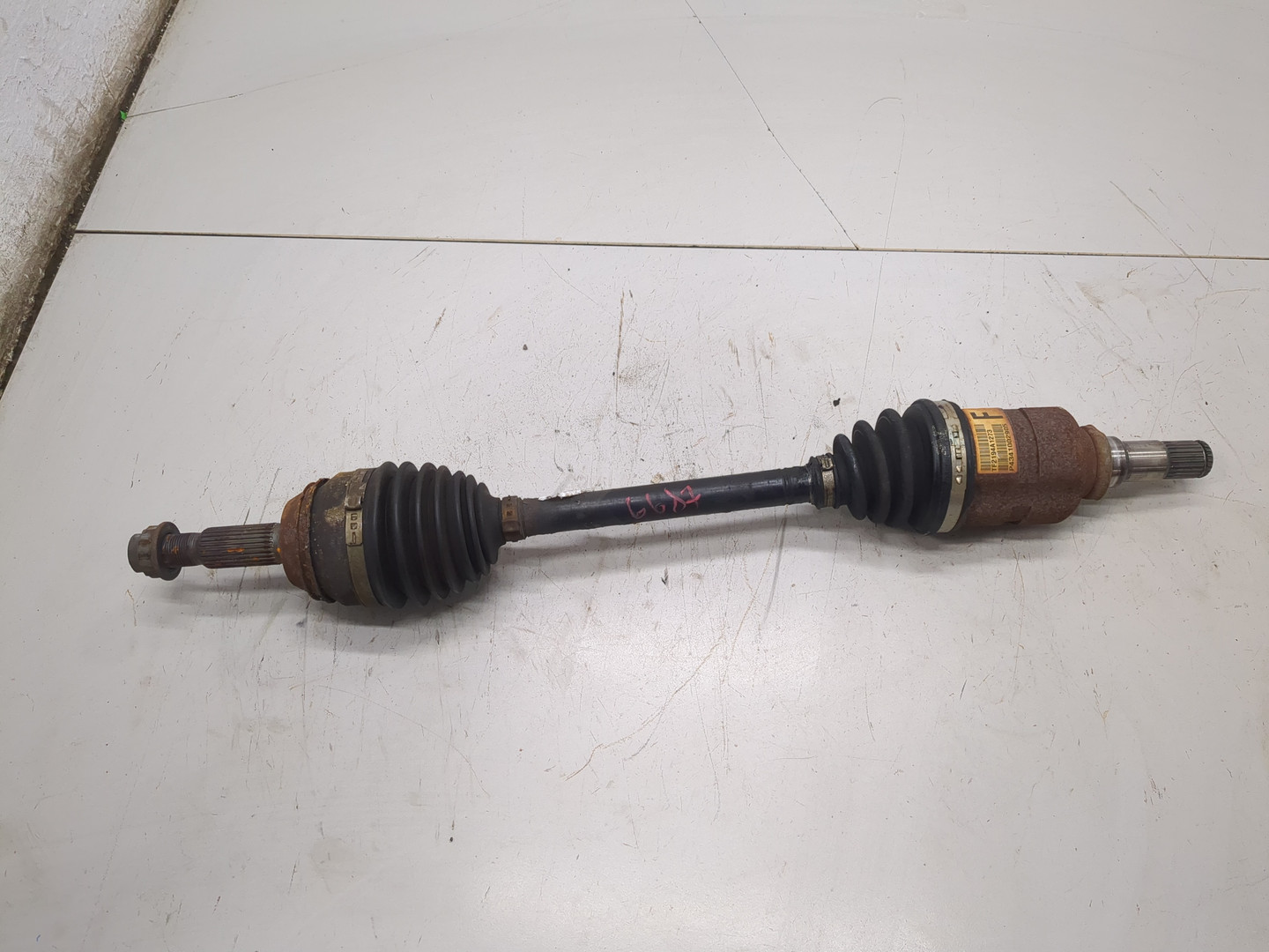 Полуось передняя левая