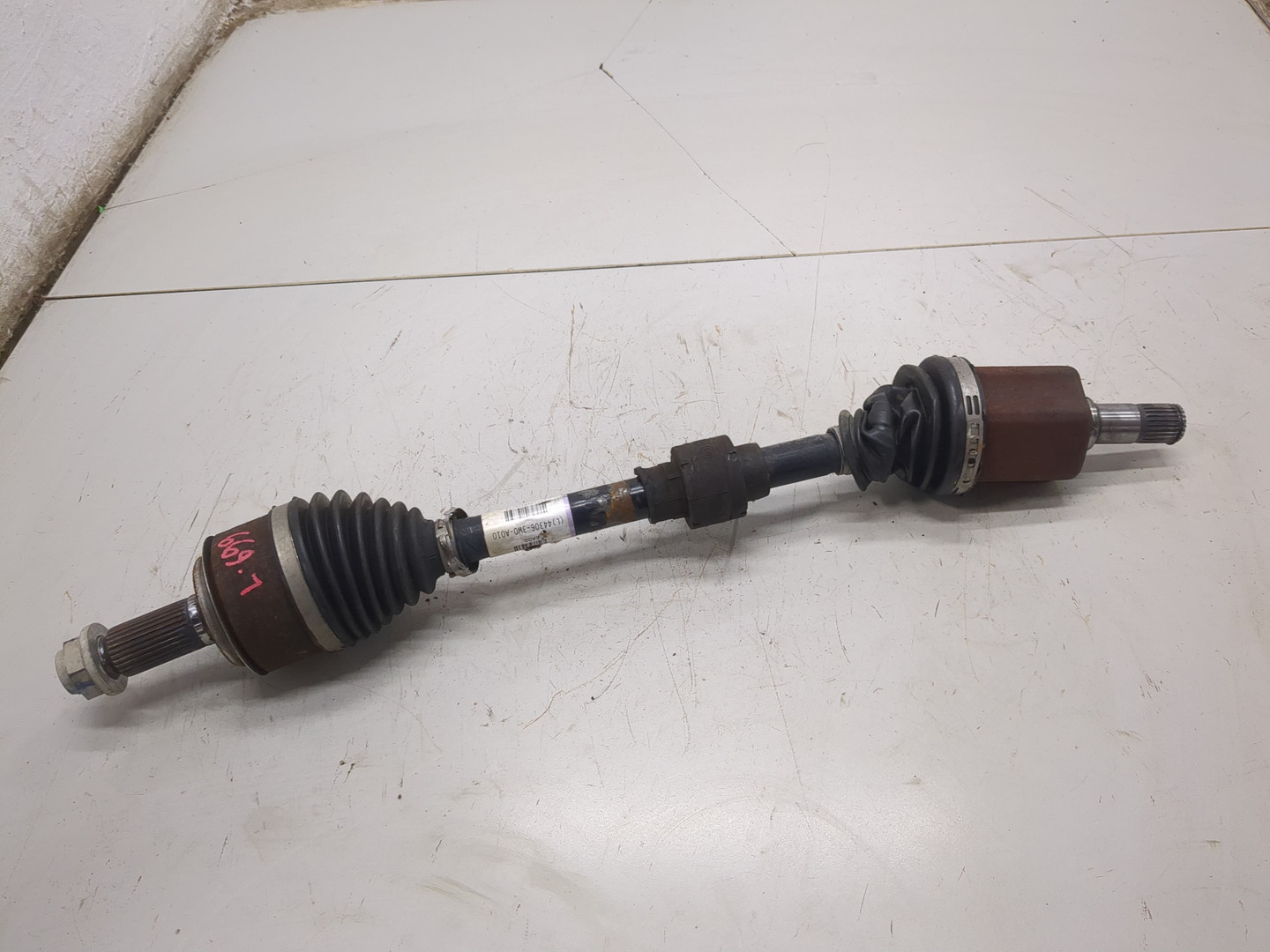 Полуось передняя левая