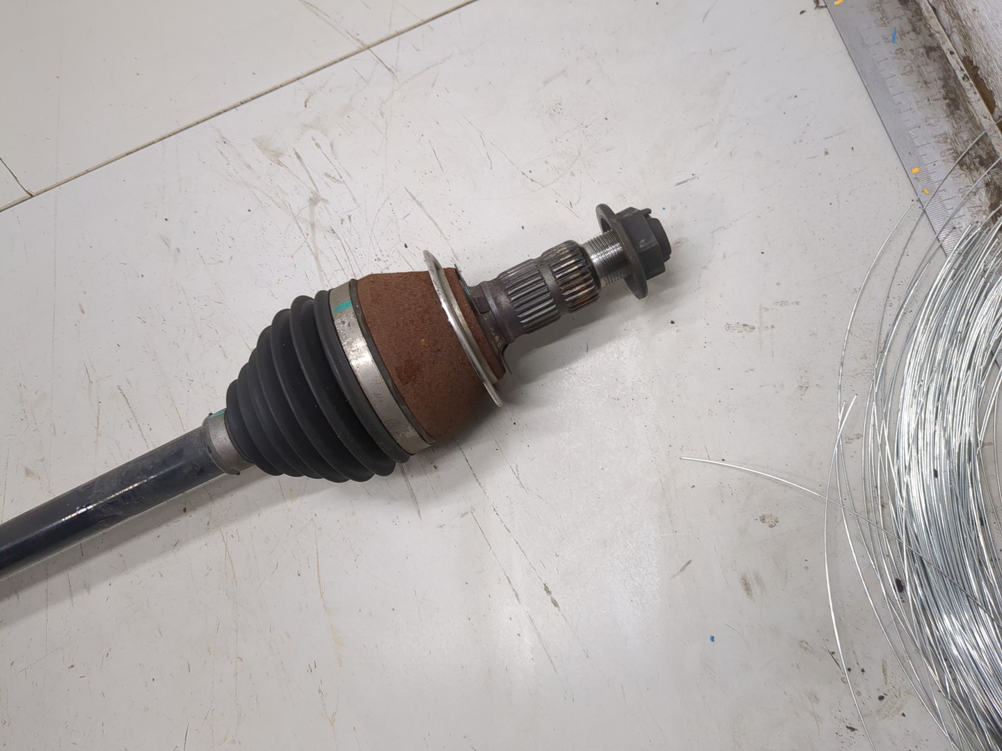 Полуось передняя правая