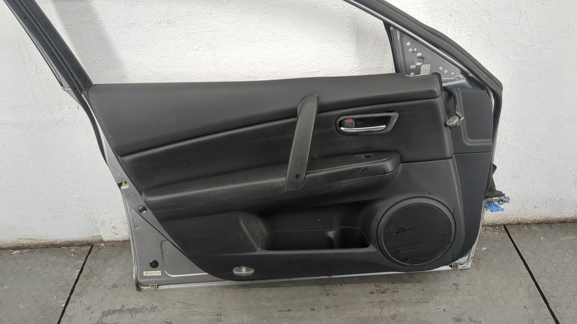 Дверь передняя левая