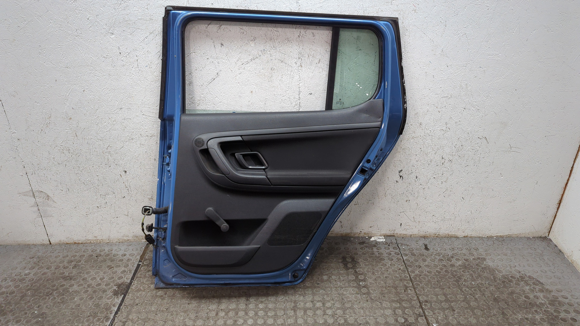 Дверь задняя правая