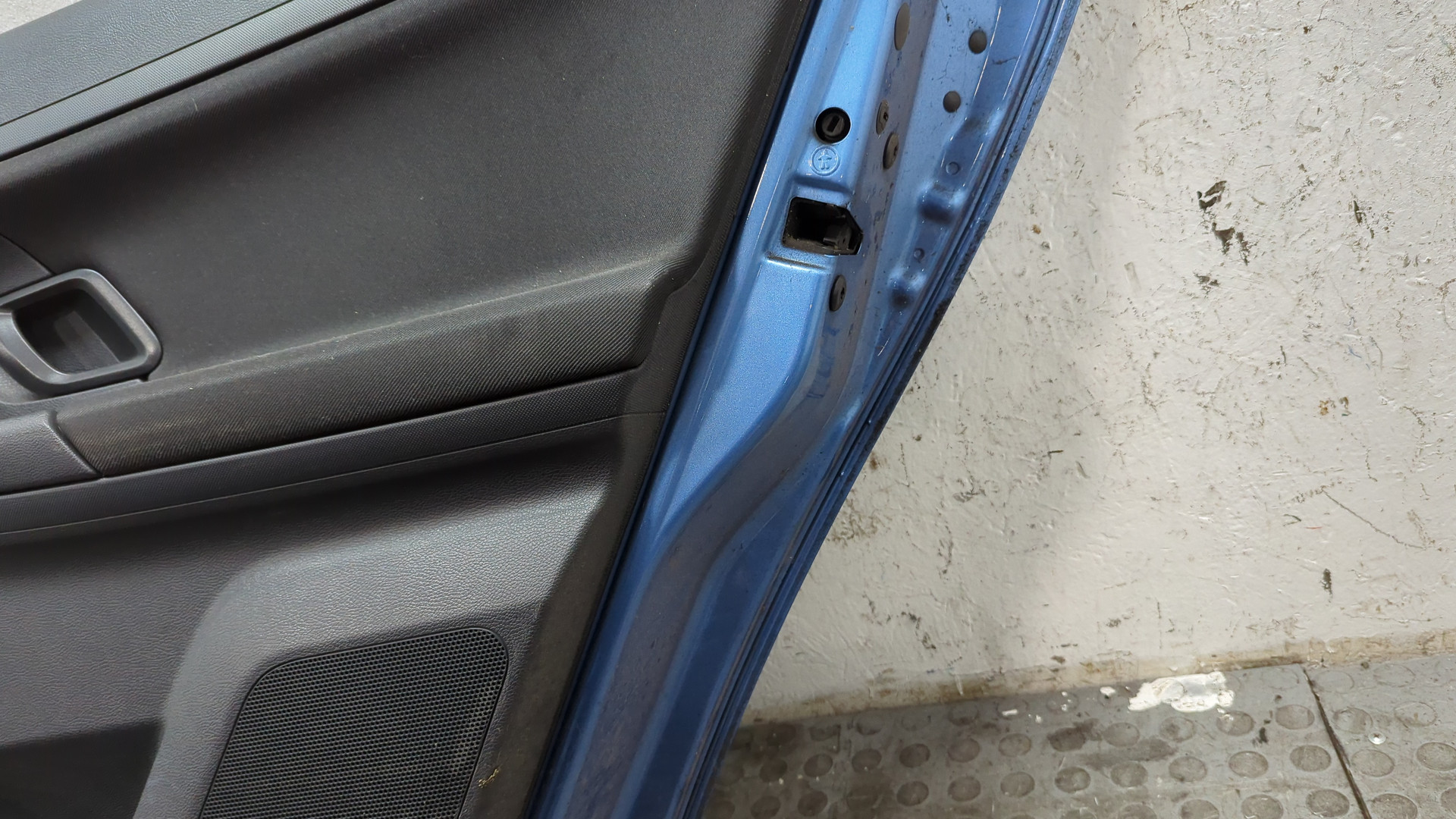 Дверь задняя правая