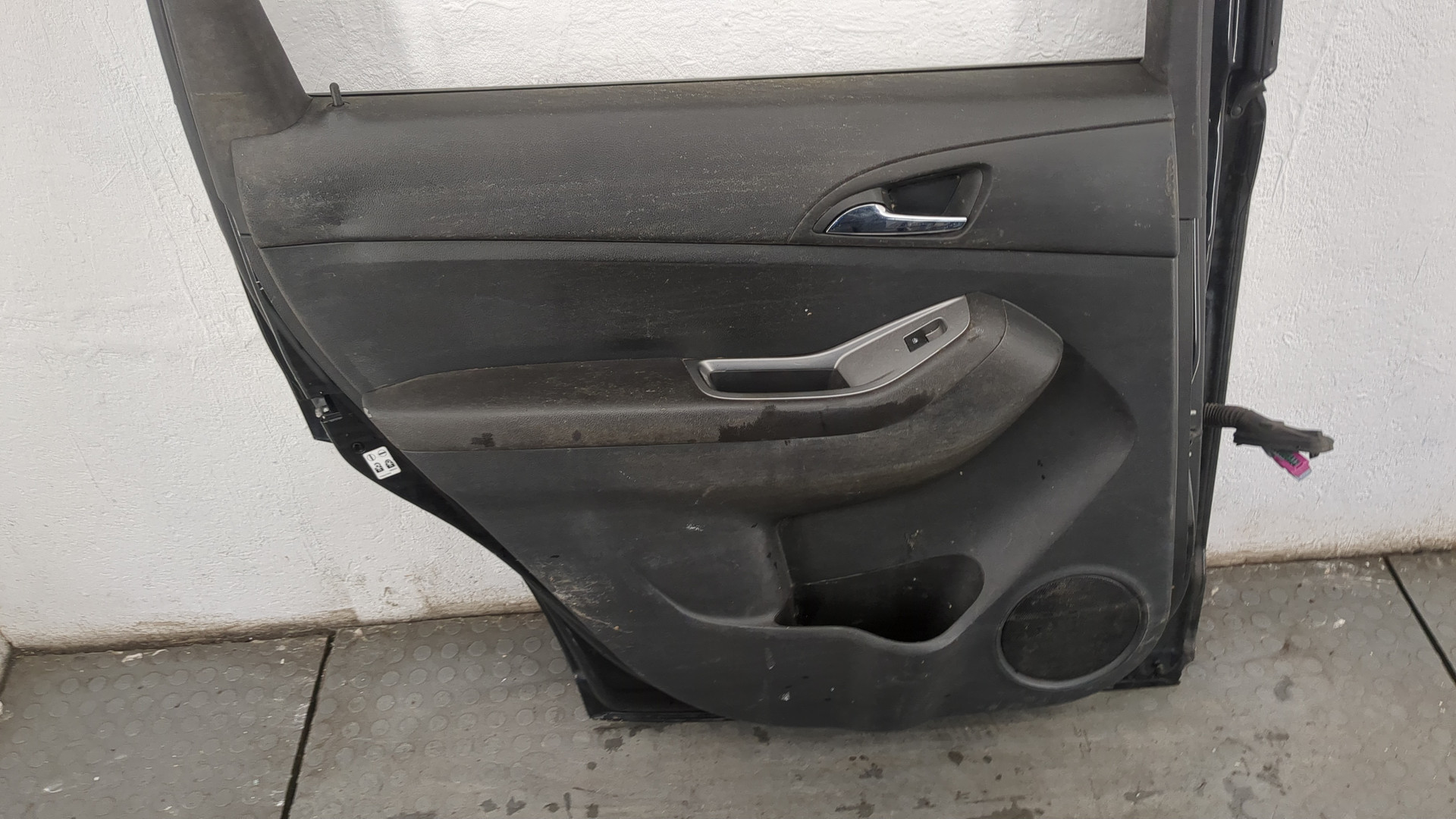 Дверь задняя левая