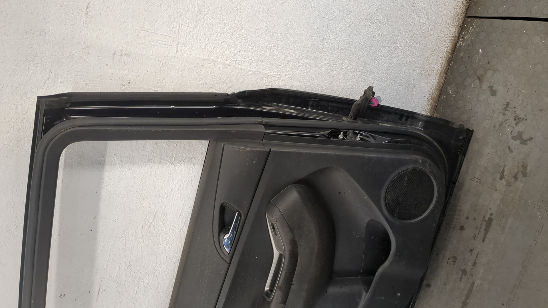 Дверь задняя левая