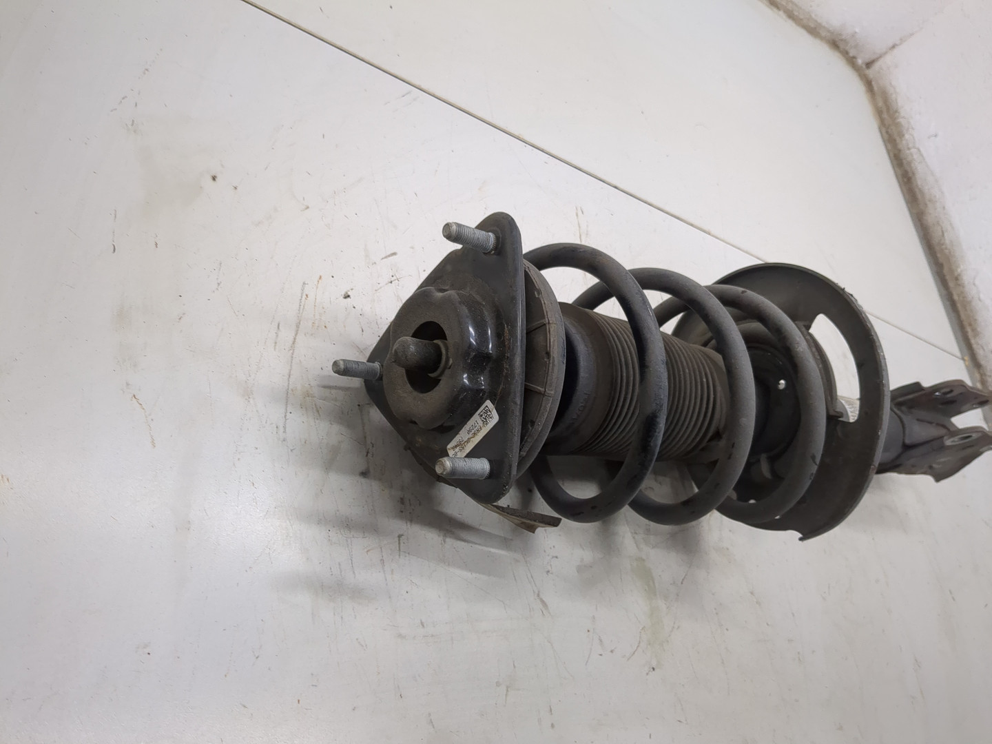 Амортизатор передний