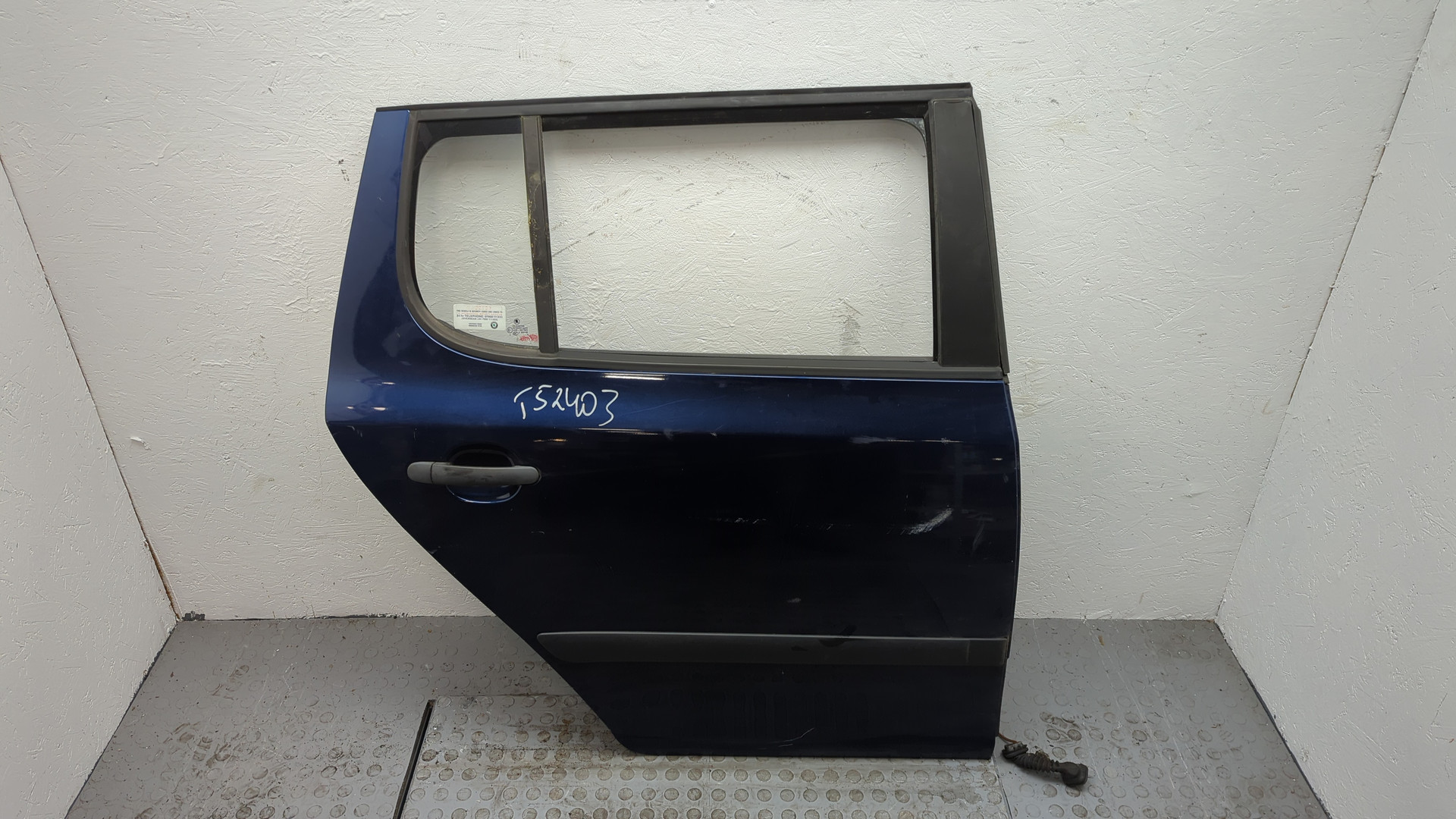 Дверь задняя правая