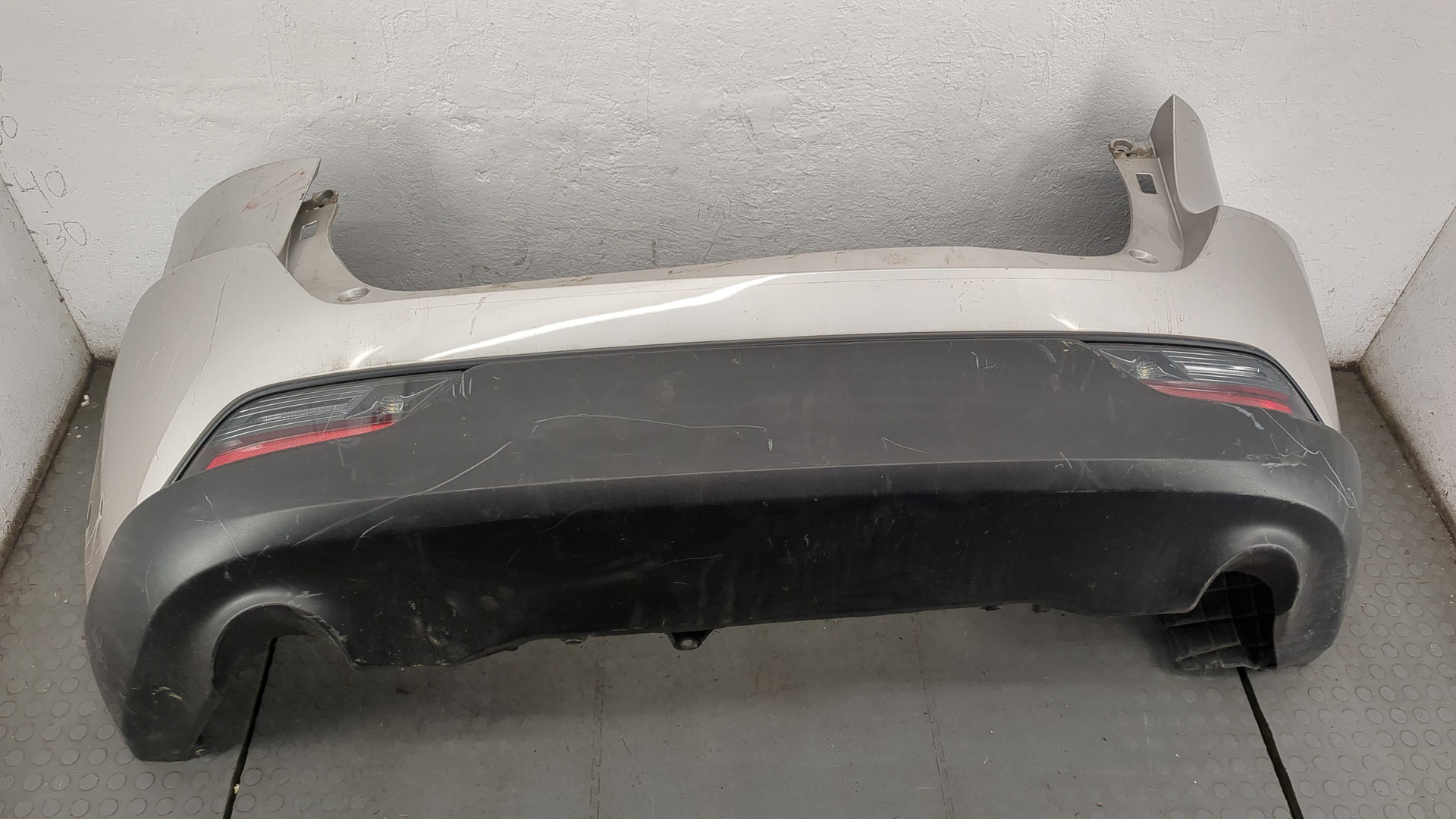 Бампер задний