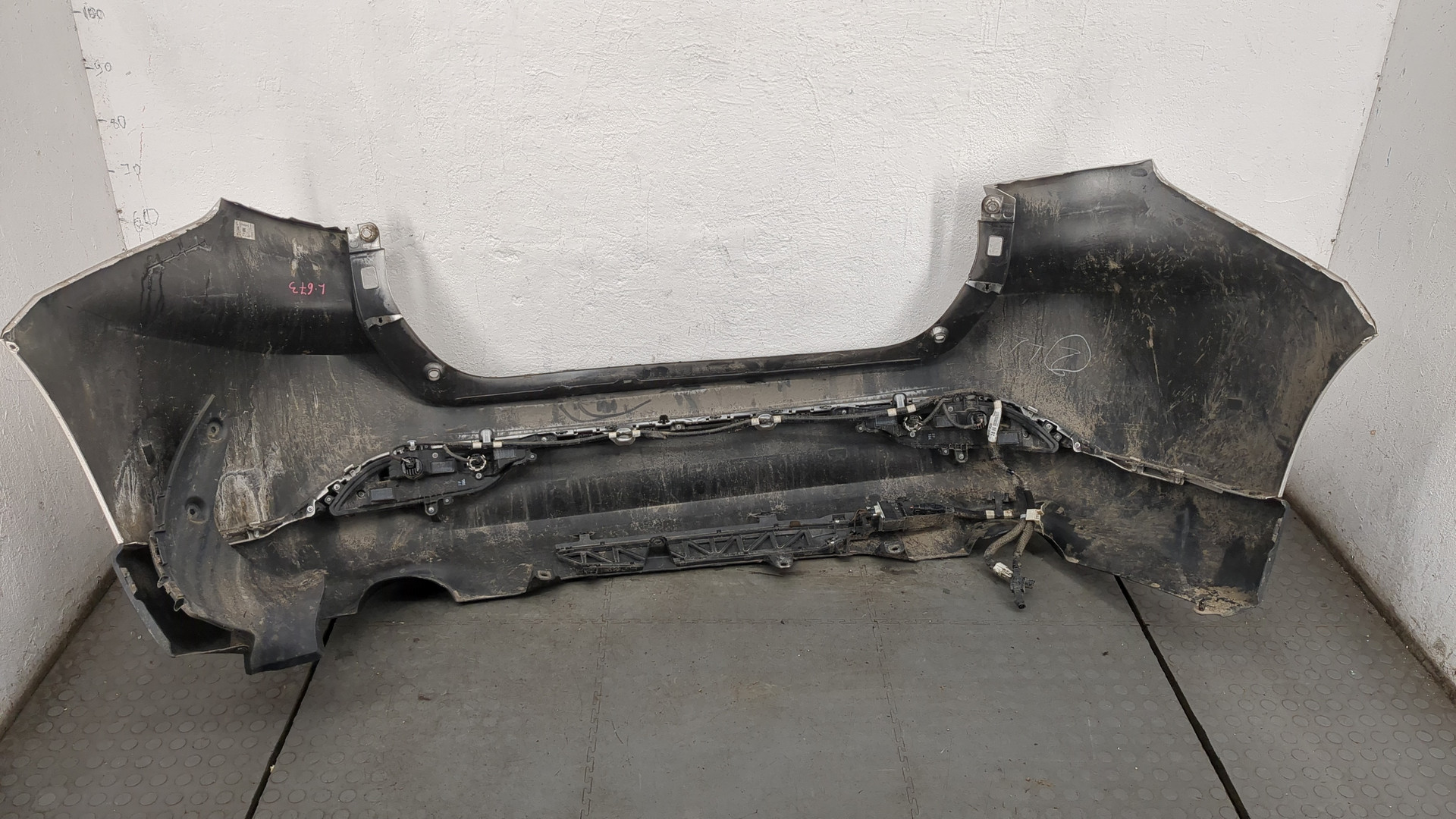 Бампер задний