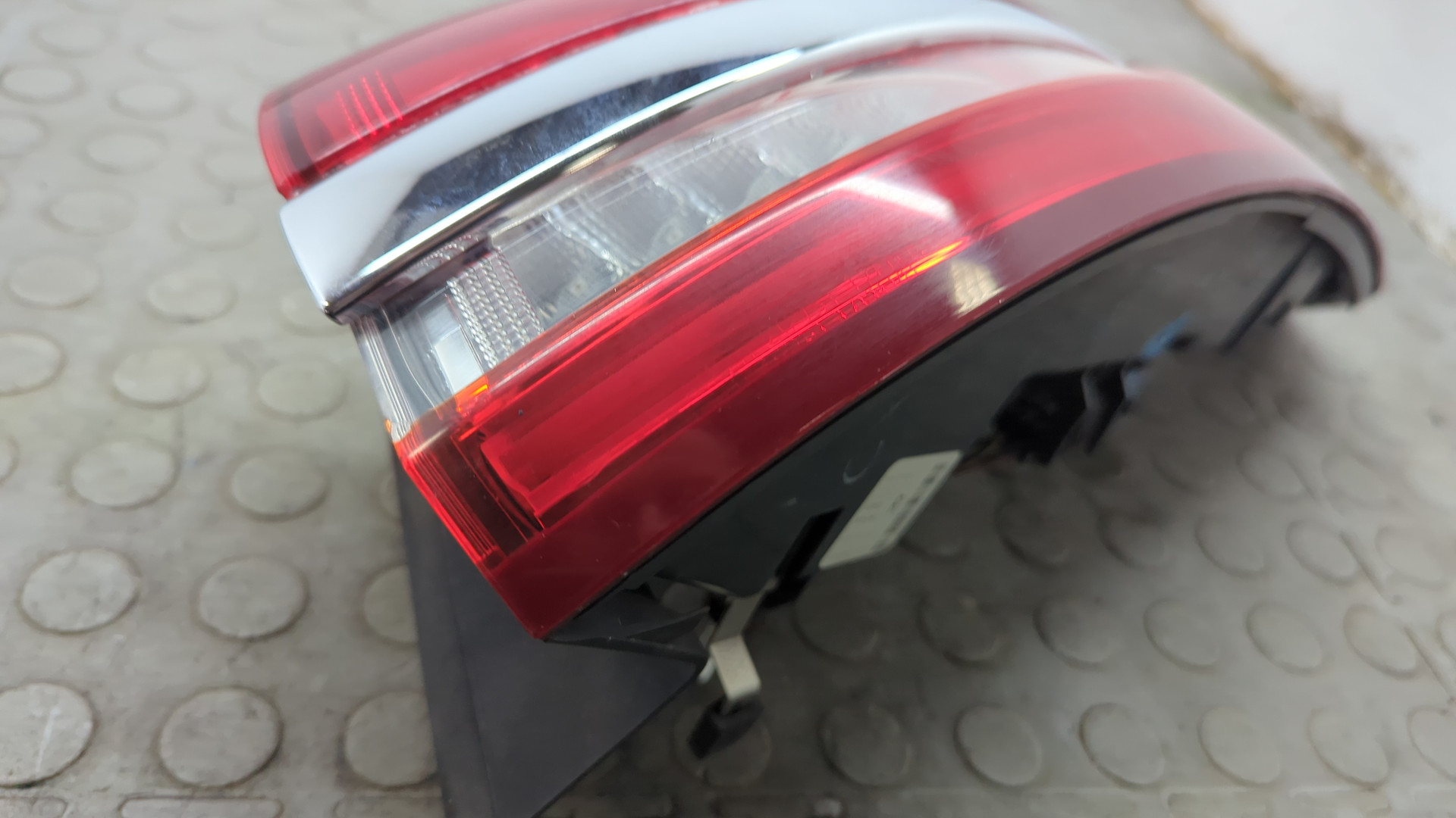 Фонарь задний правый