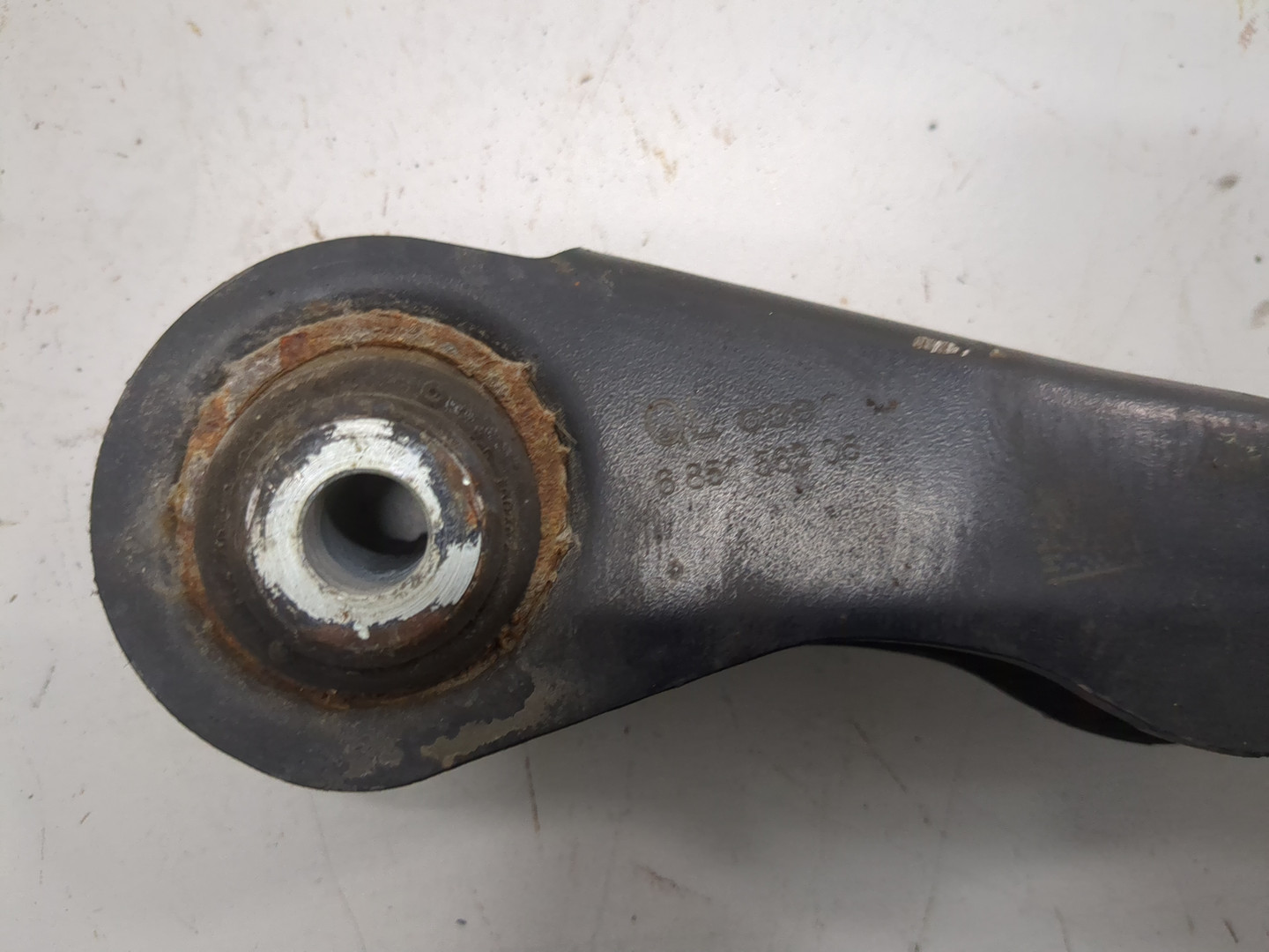 Рычаг задний левый