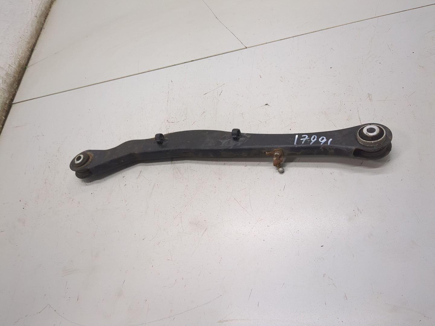 Рычаг задний левый