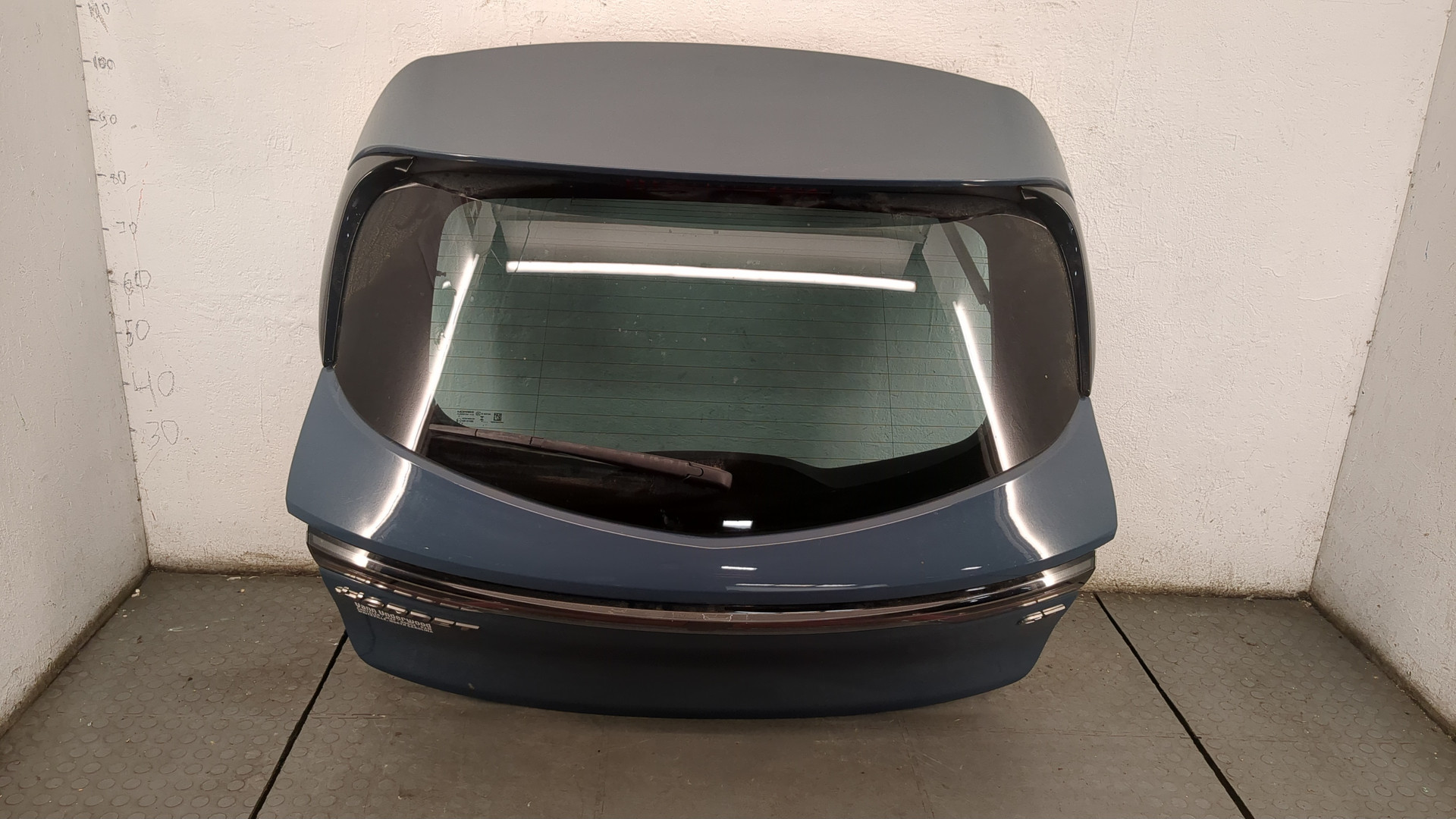 Дверь багажника