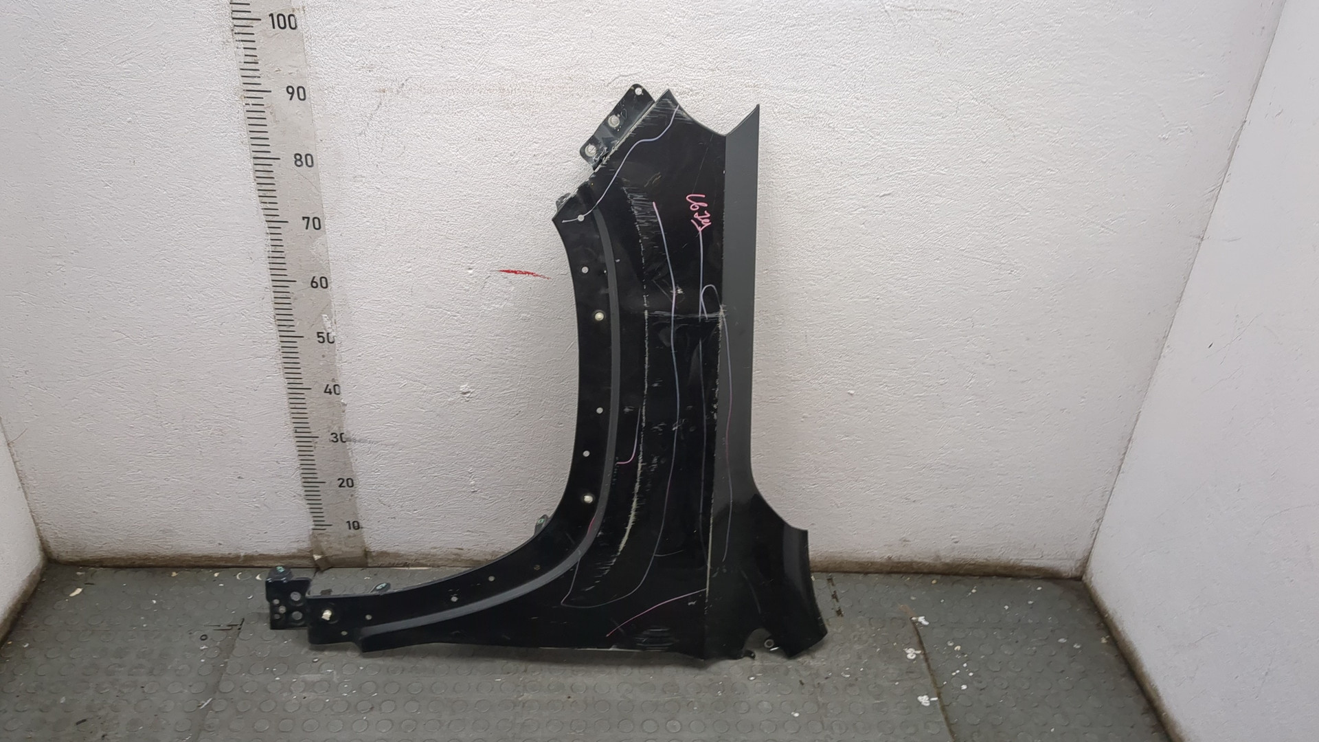 Крыло переднее левое