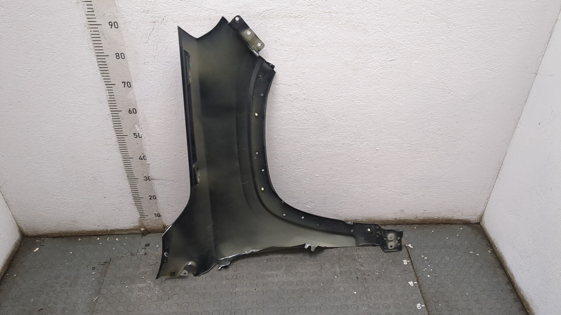 Крыло переднее левое