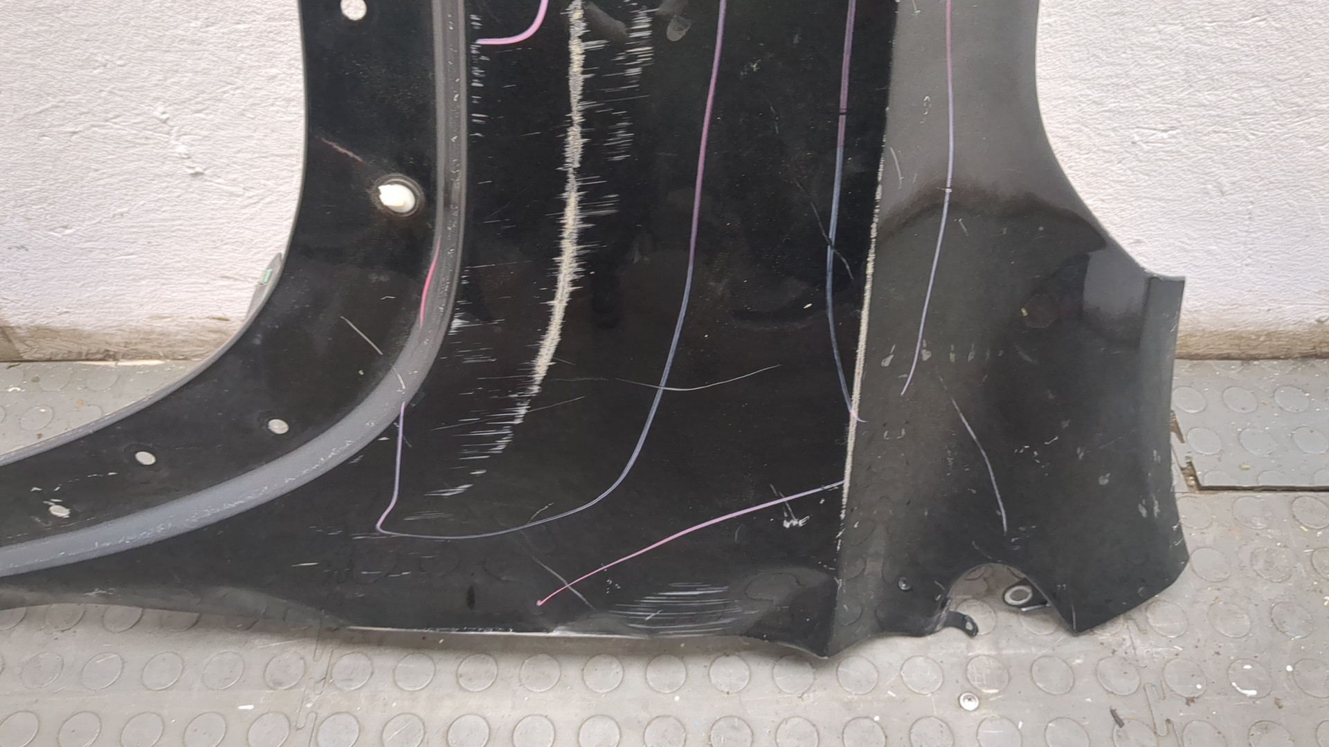 Крыло переднее левое