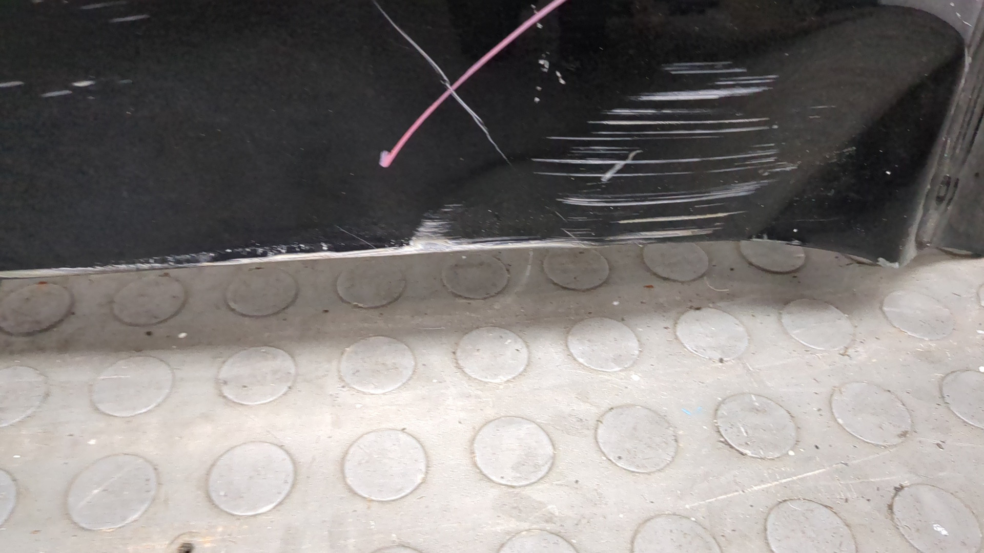 Крыло переднее левое