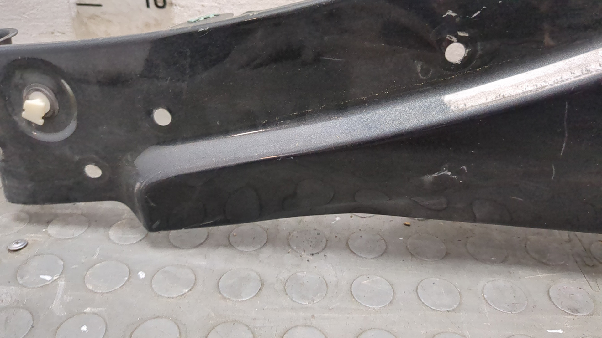 Крыло переднее левое