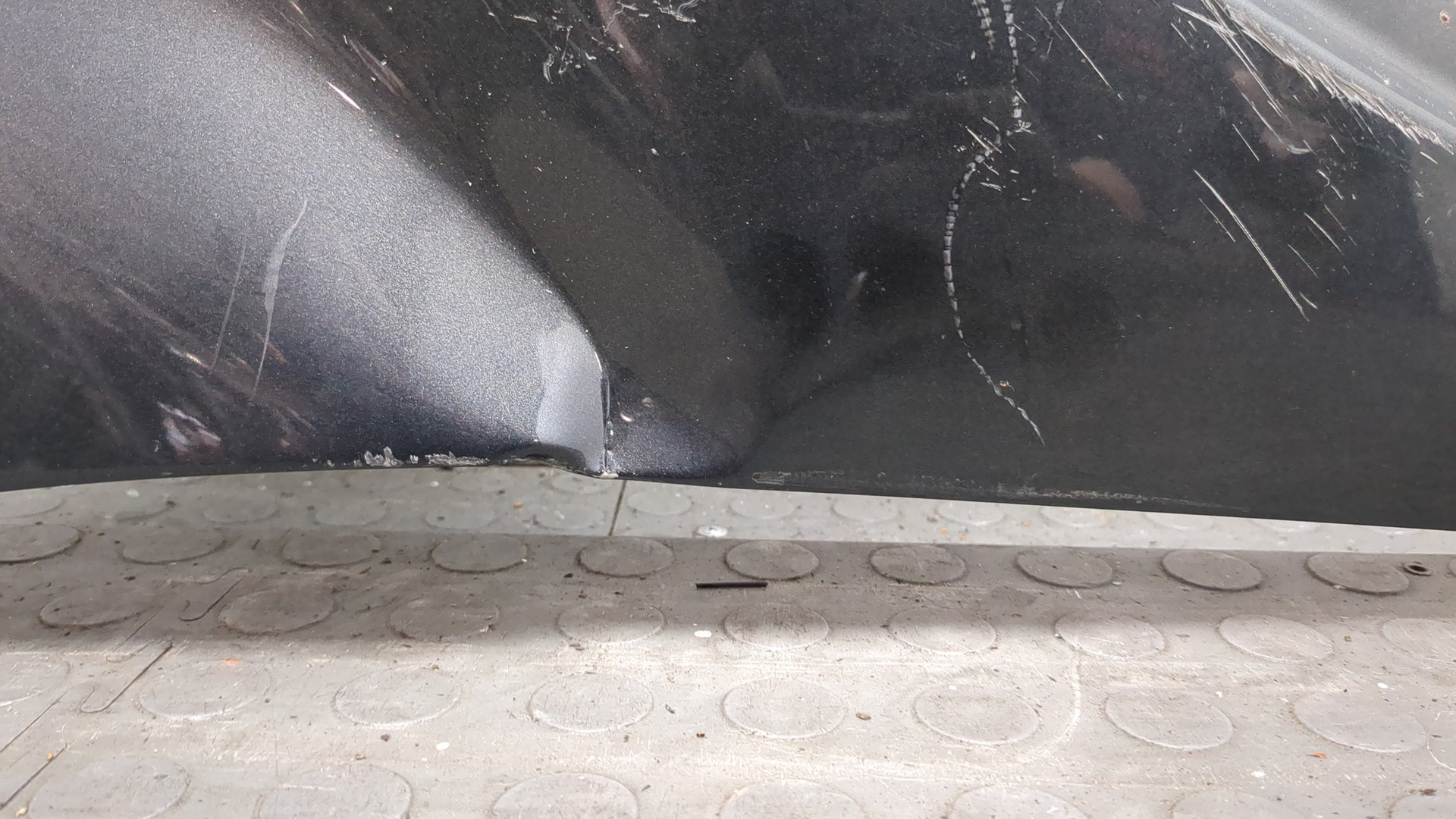 Крыло переднее правое