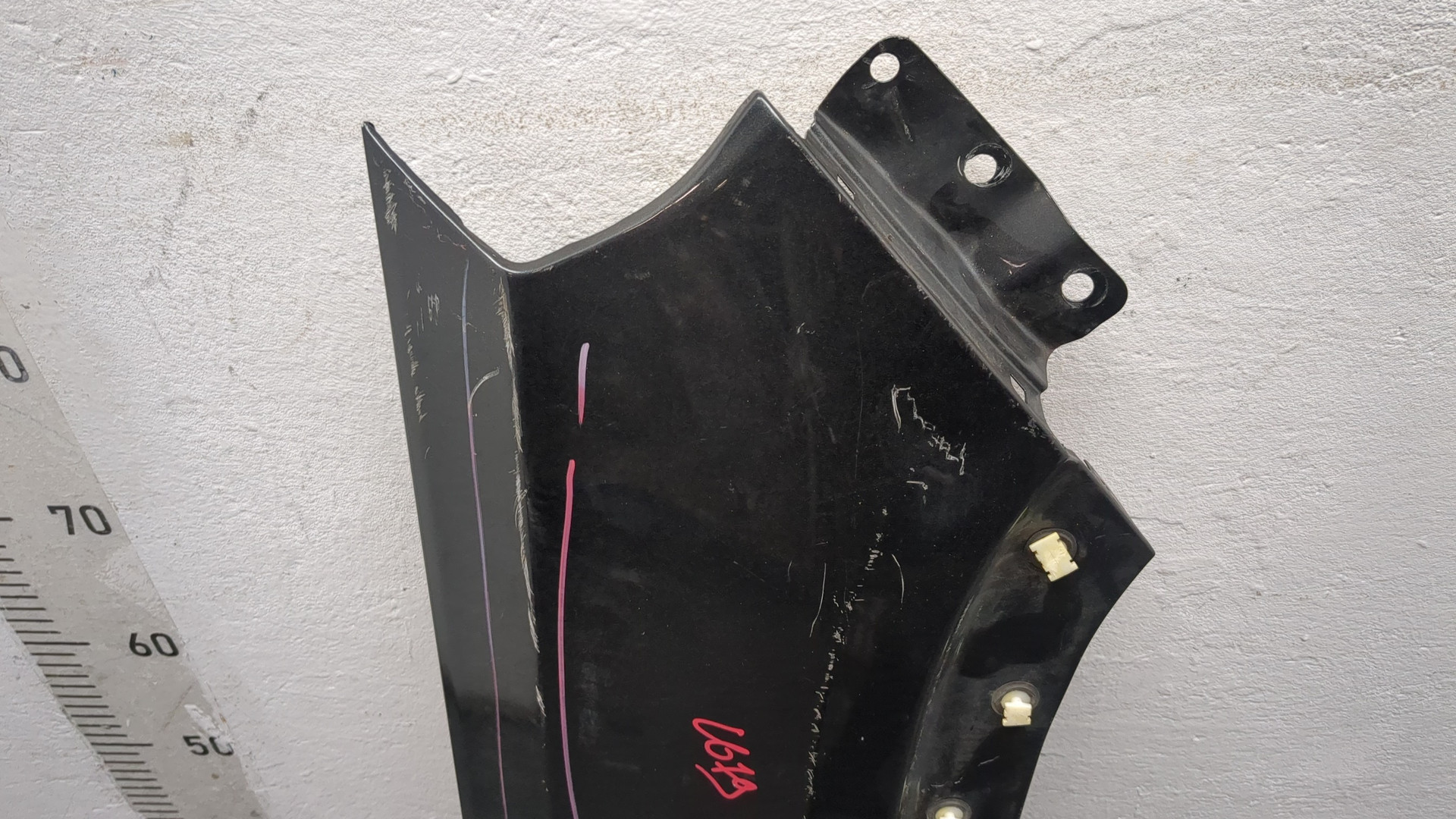 Крыло переднее правое