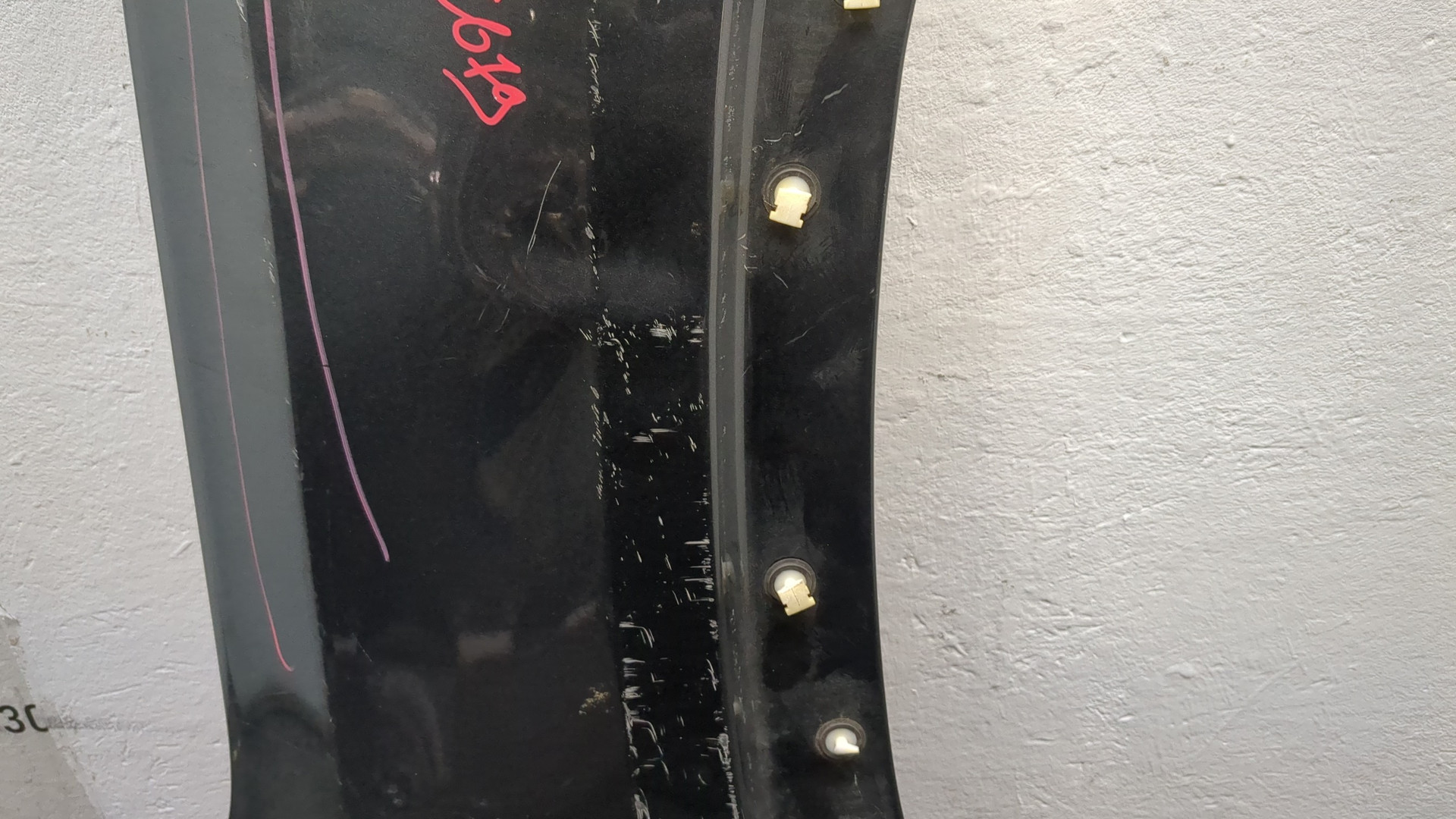 Крыло переднее правое