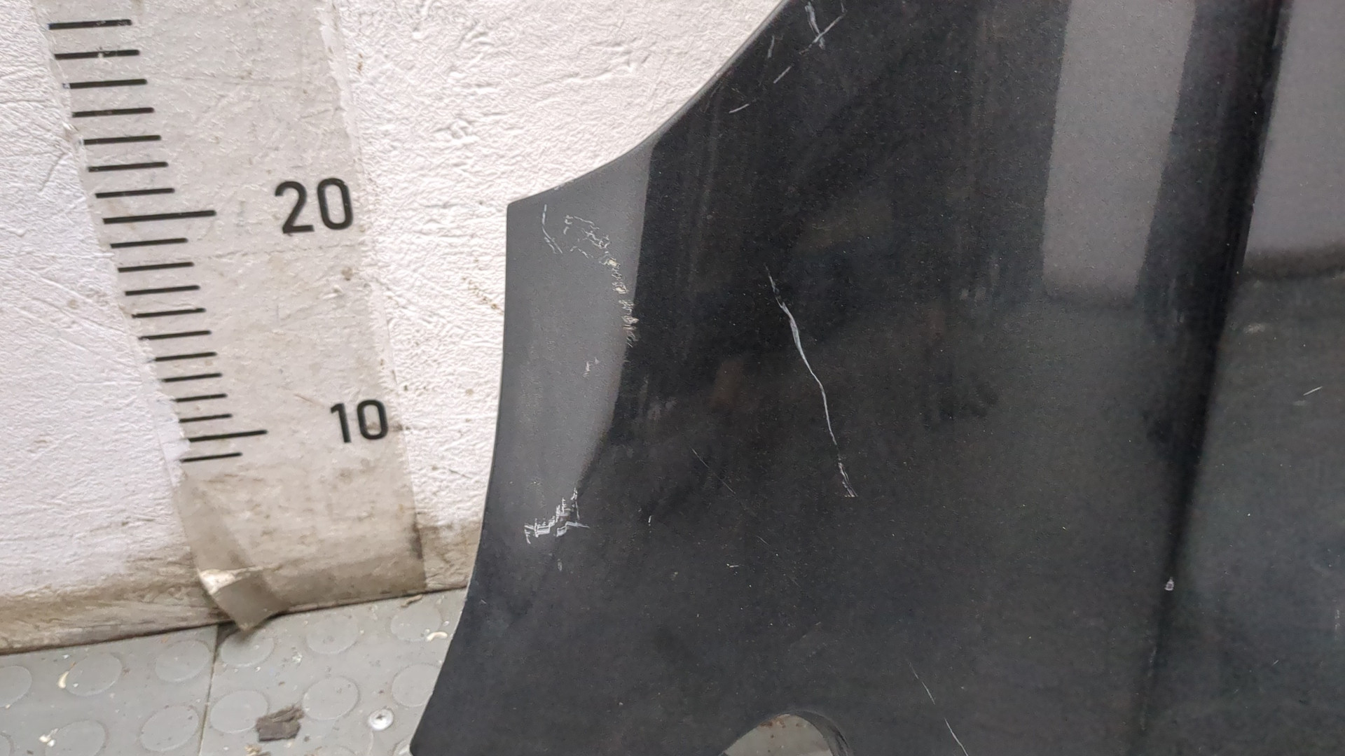 Крыло переднее правое