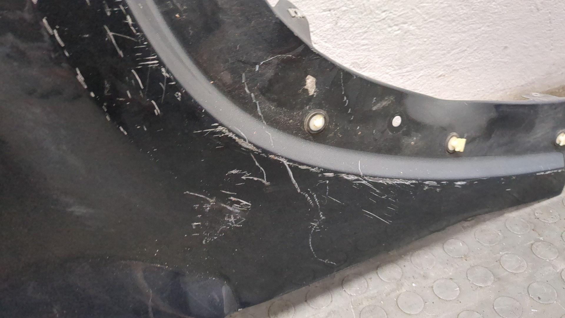 Крыло переднее правое