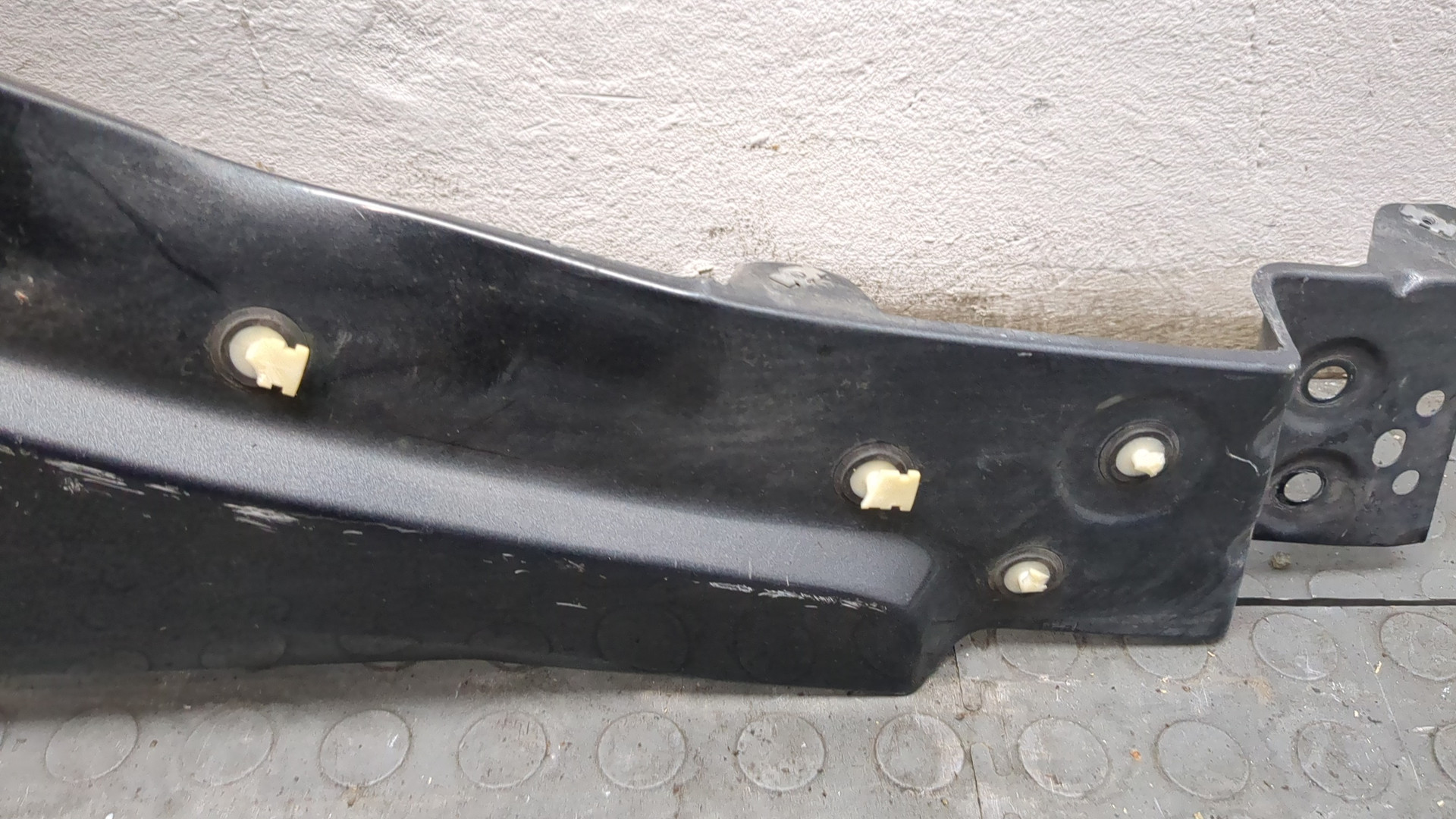 Крыло переднее правое