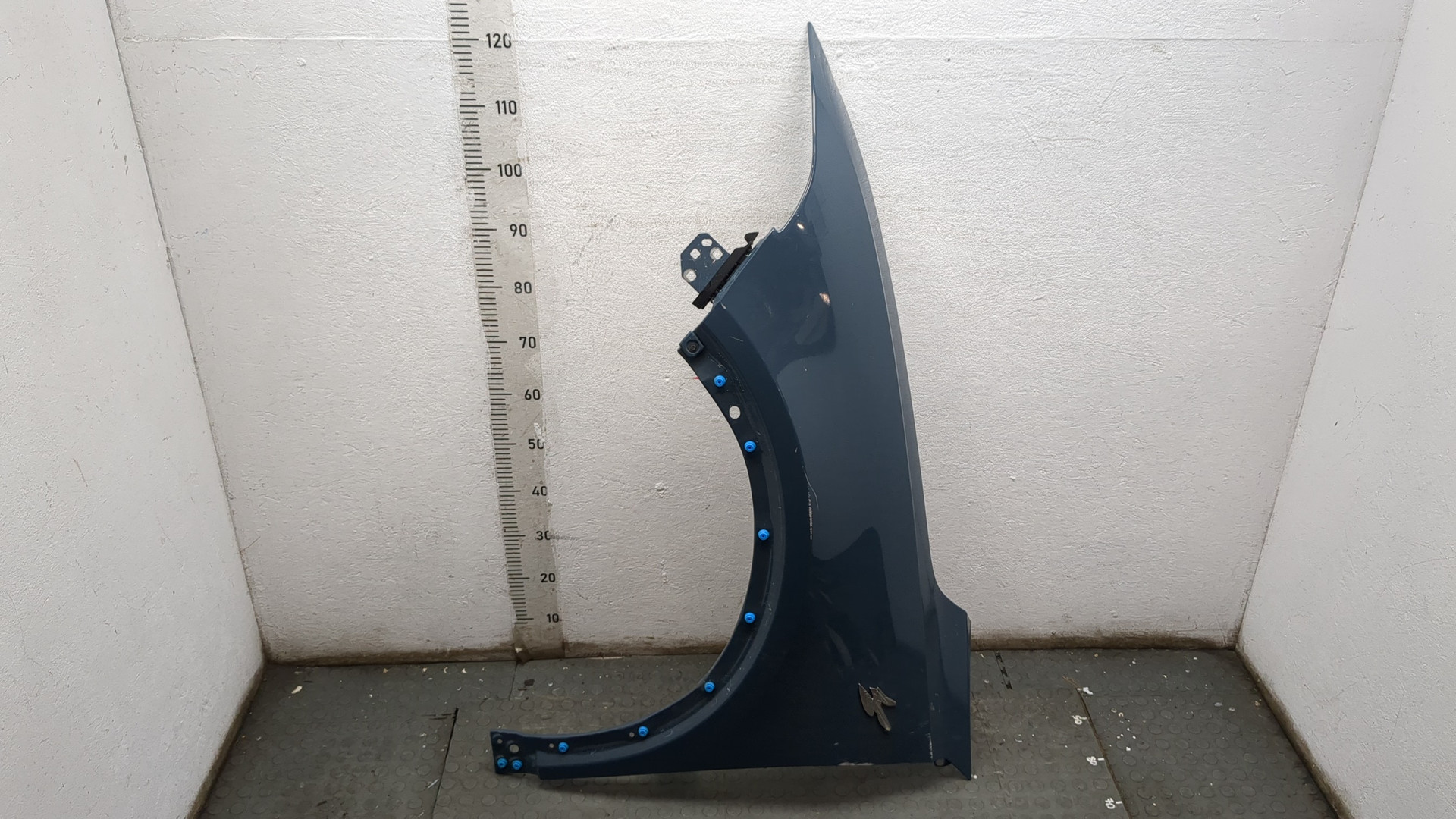 Крыло переднее левое