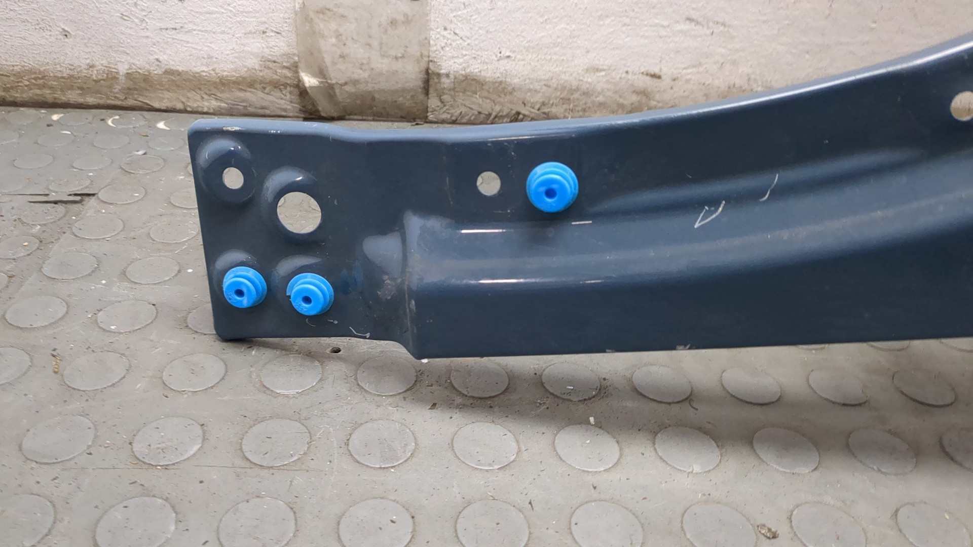 Крыло переднее левое