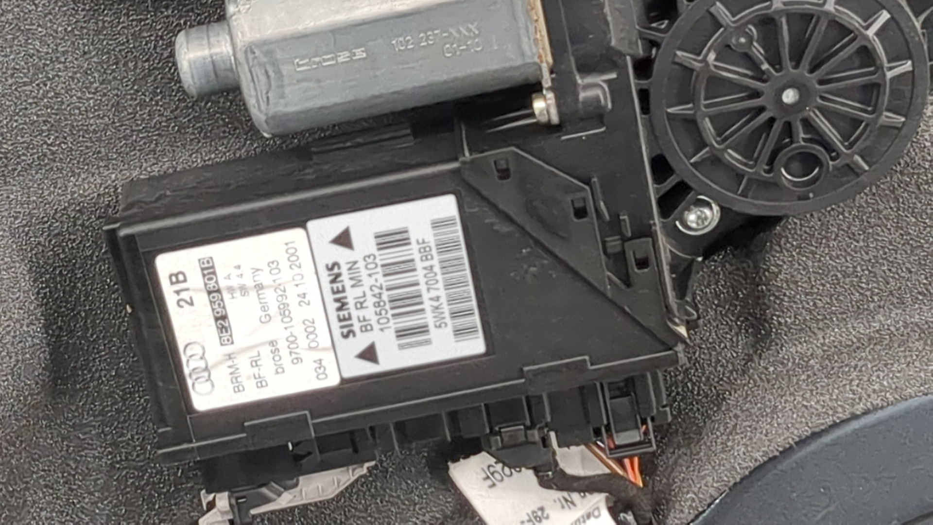 Дверь передняя левая