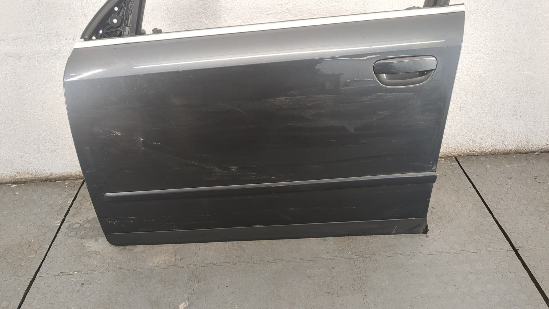 Дверь передняя левая