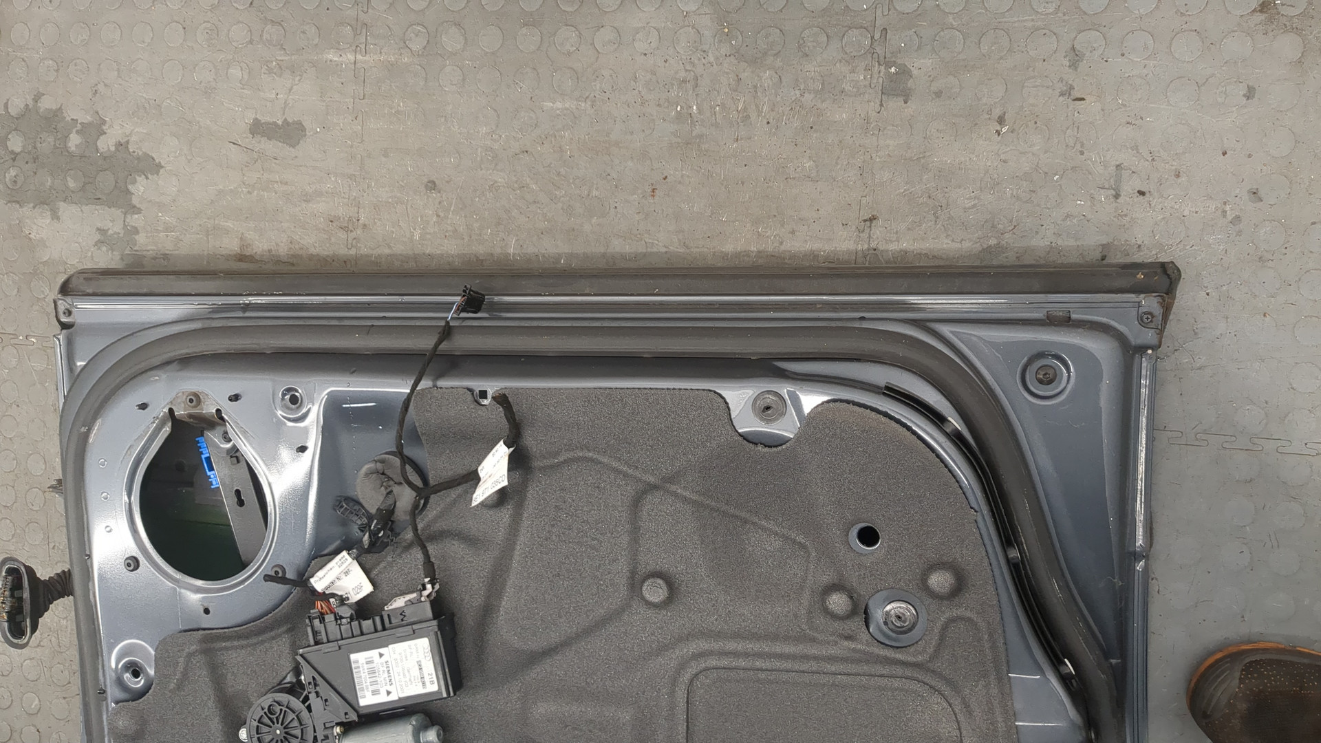 Дверь передняя левая