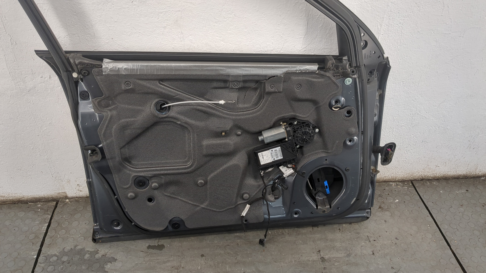 Дверь передняя левая