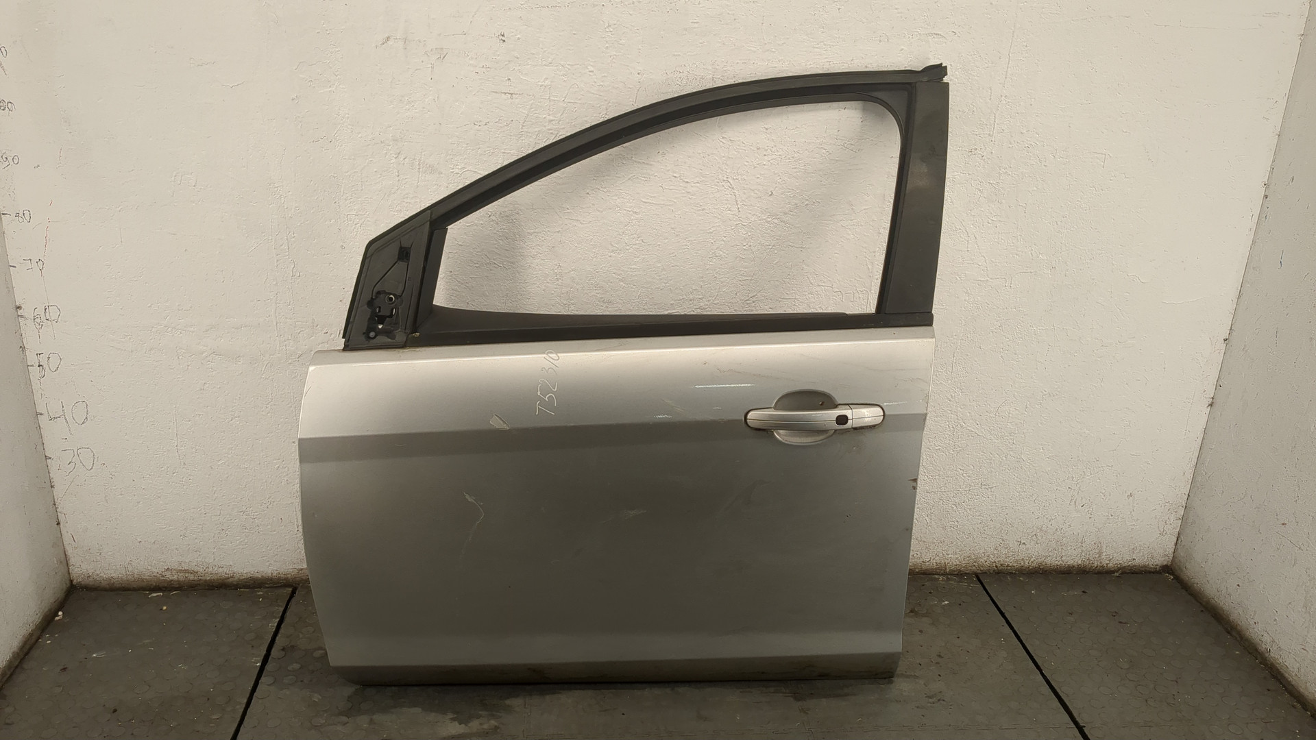 Дверь передняя левая
