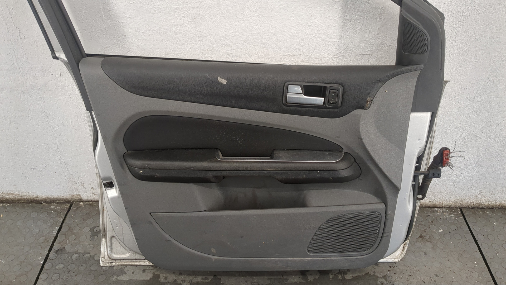 Дверь передняя левая