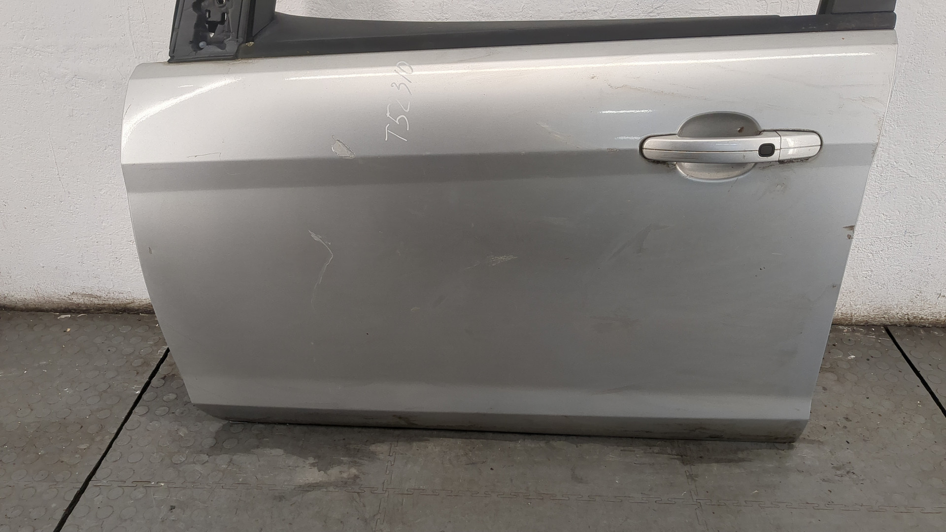 Дверь передняя левая