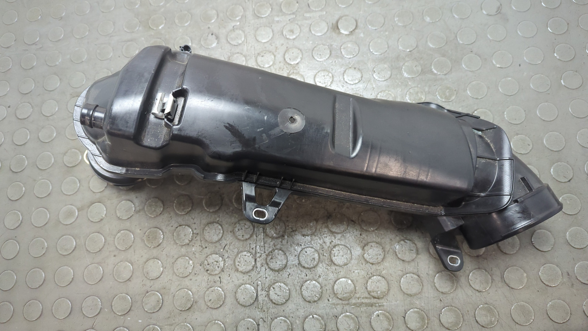 Резонатор воздушного фильтра