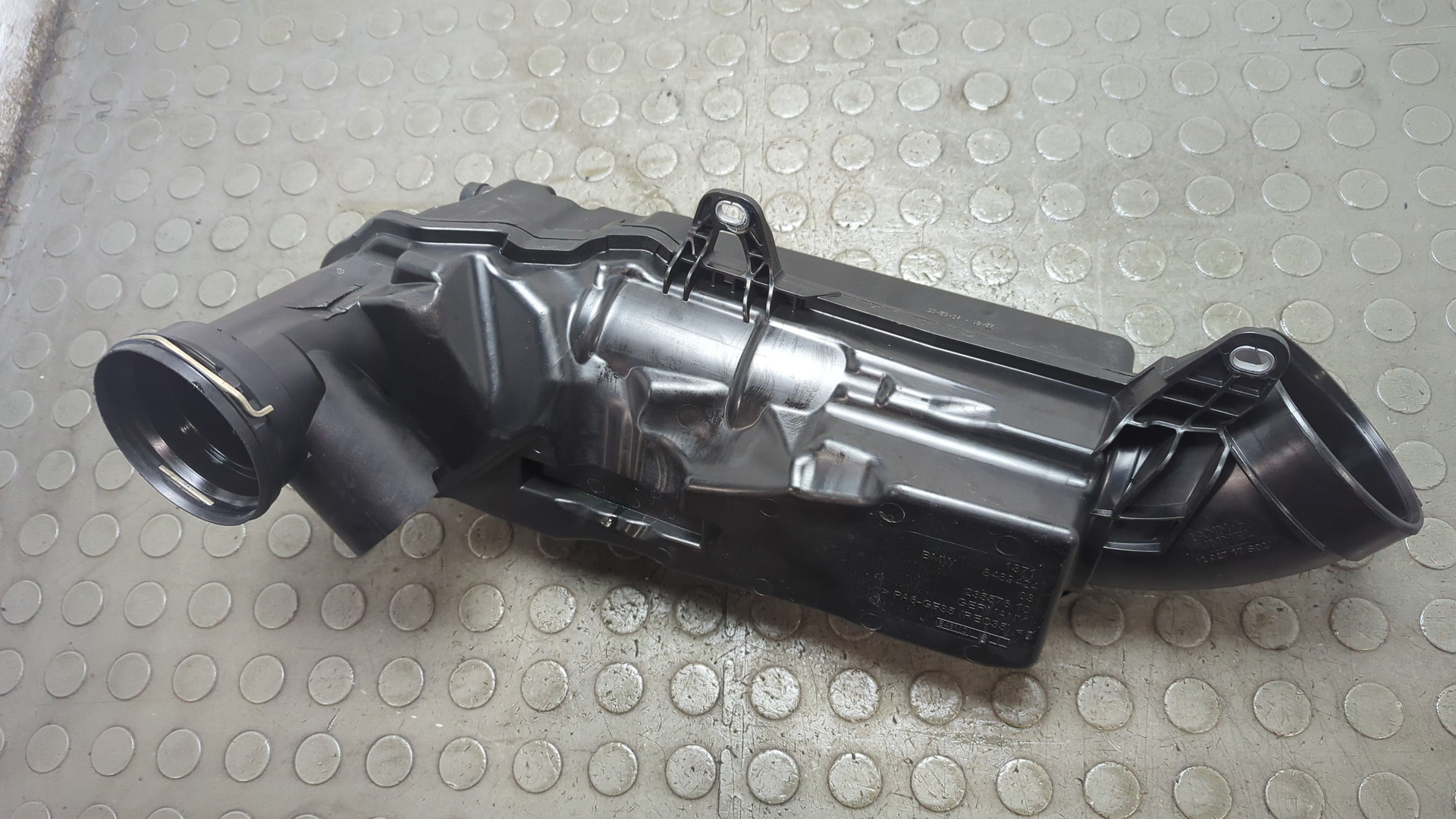 Резонатор воздушного фильтра