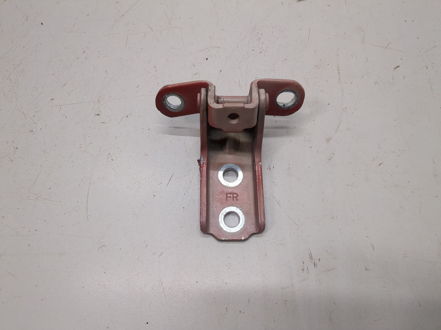 Петля двери