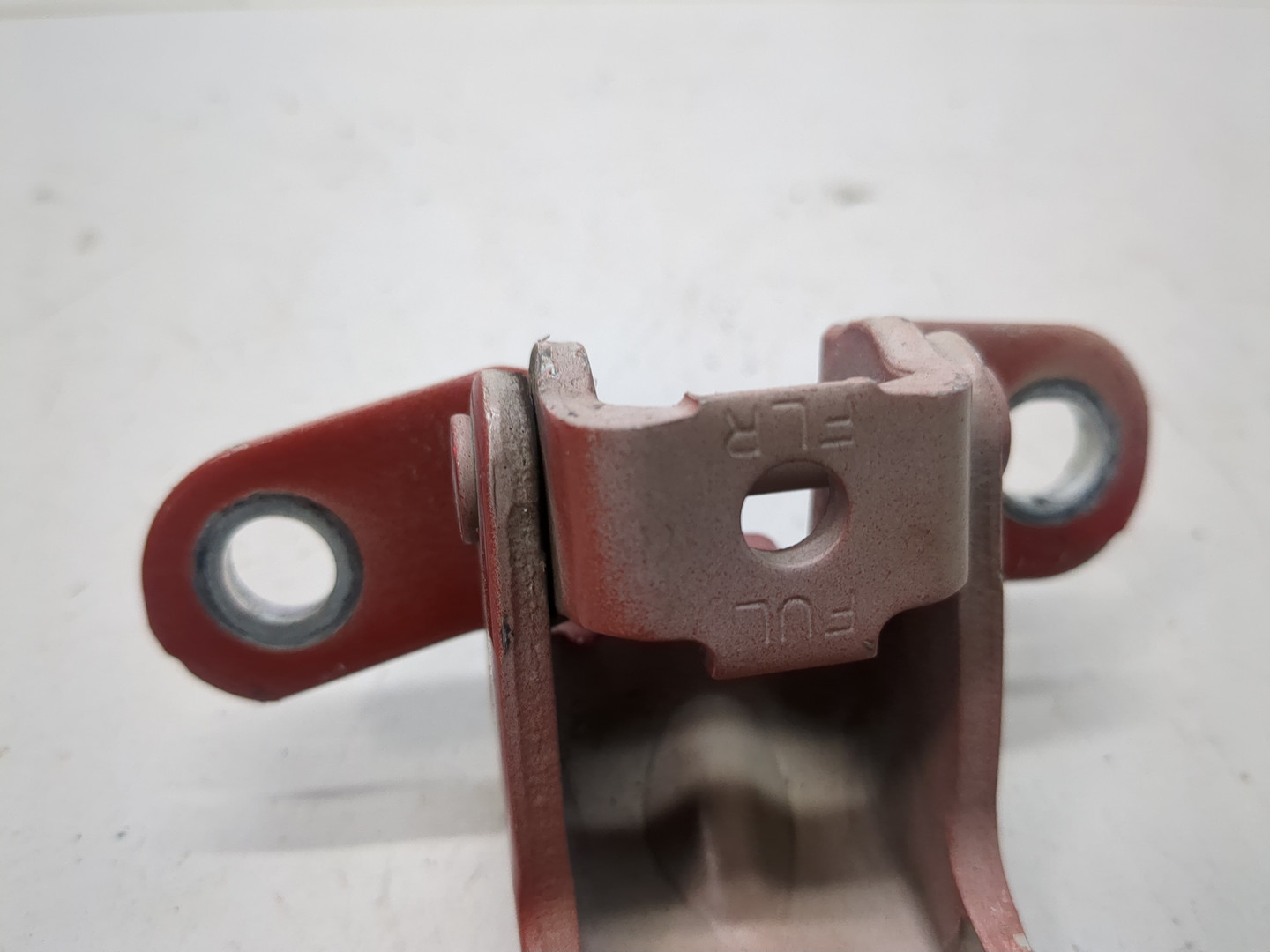 Петля двери