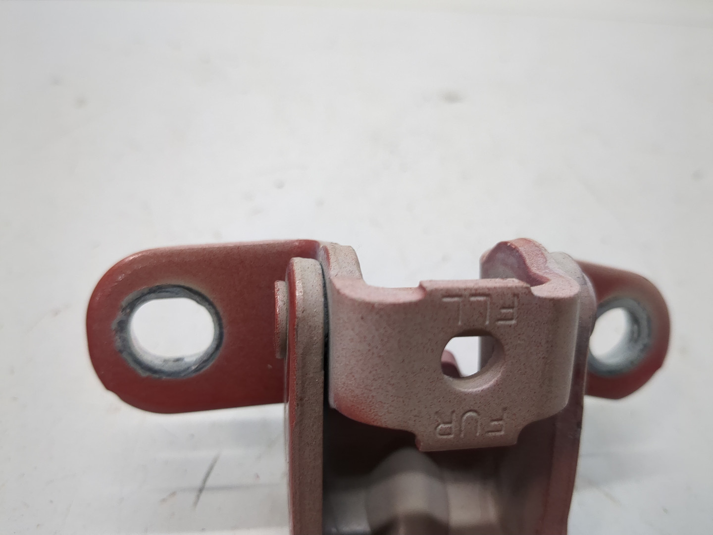 Петля двери