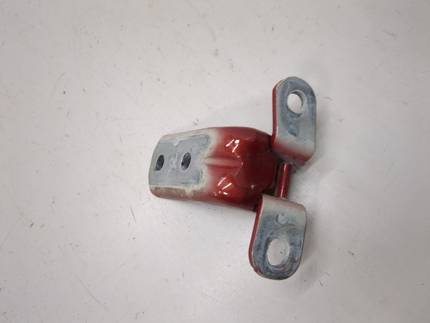 Петля двери