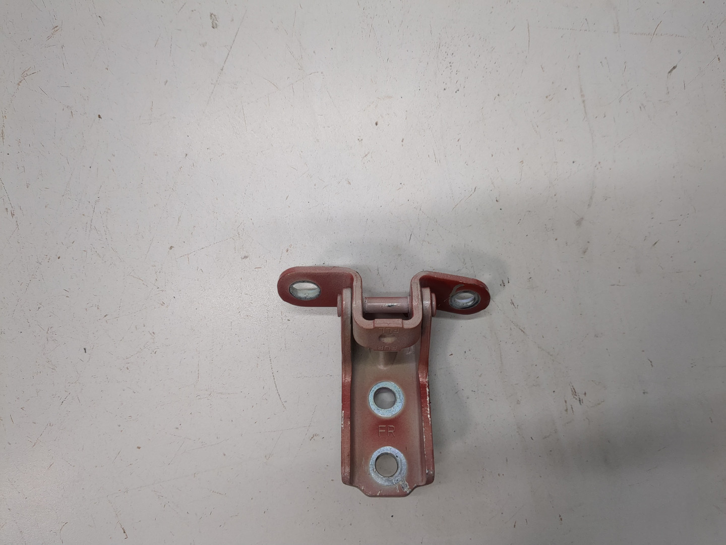 Петля двери