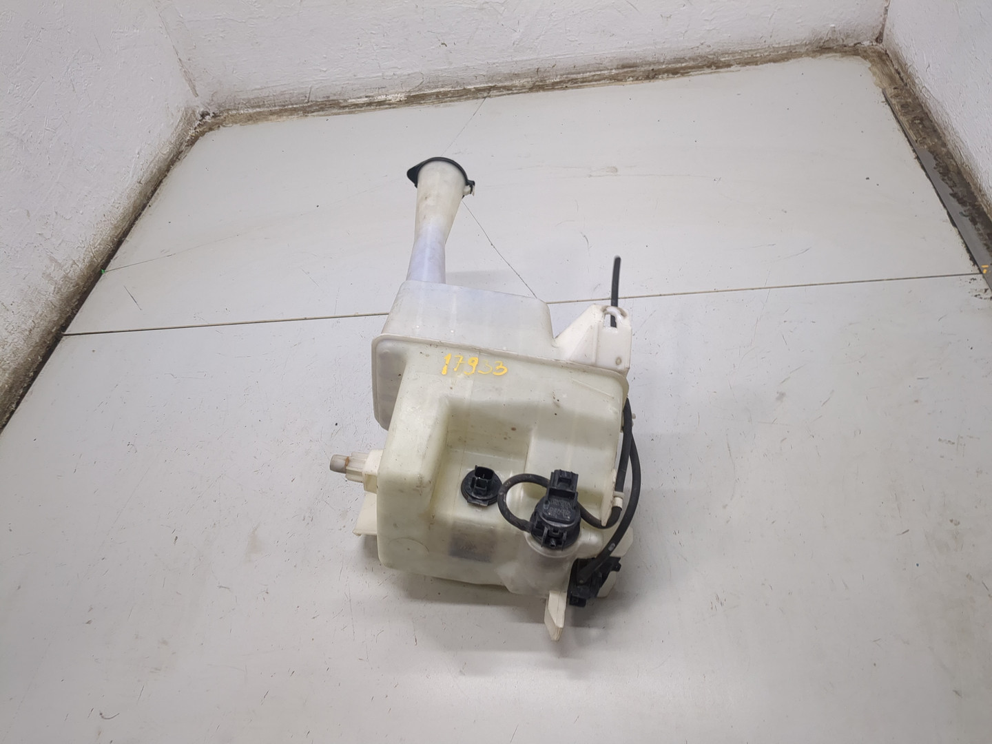 Бачок омывателя лобового стекла