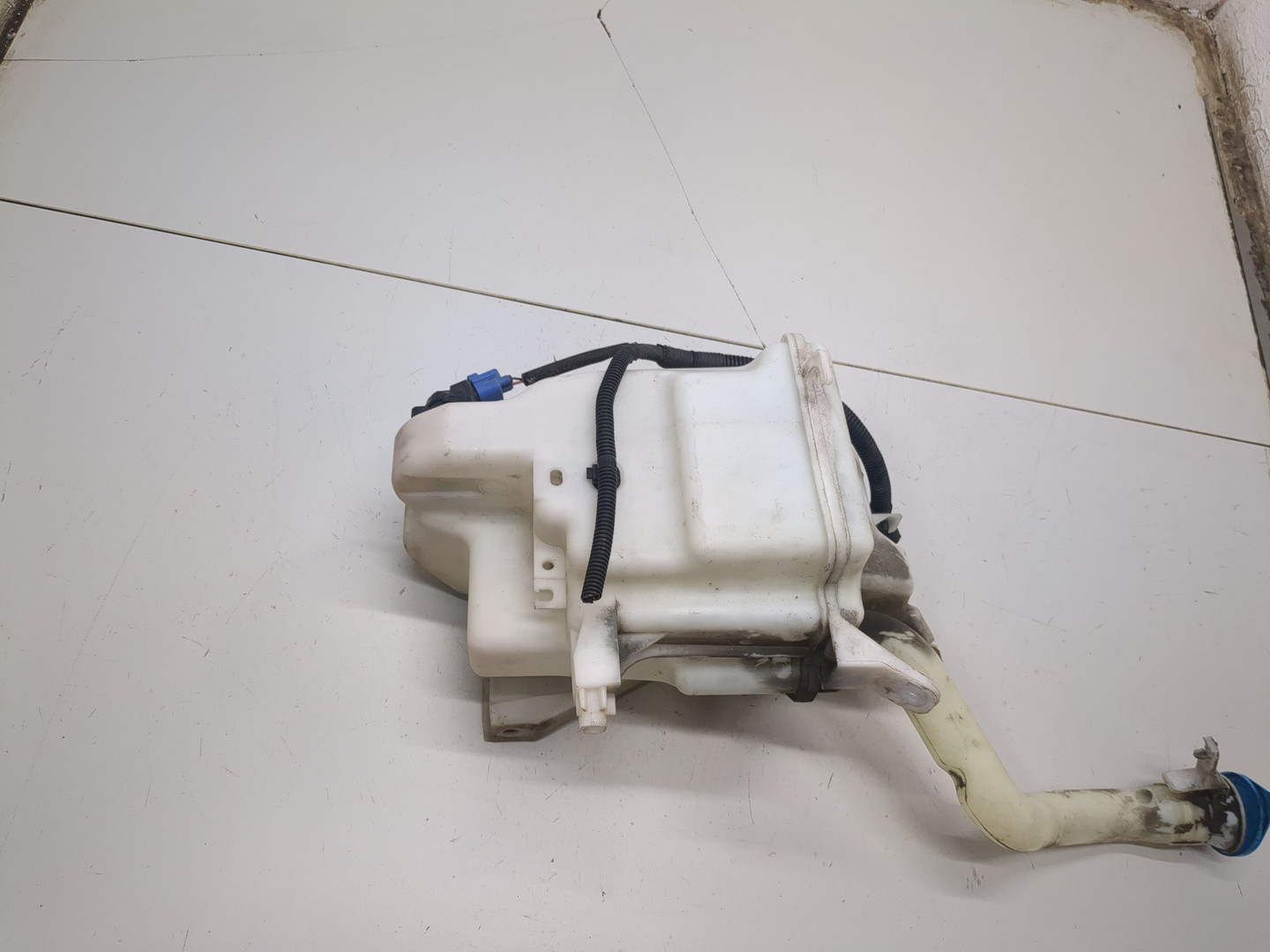 Бачок омывателя лобового стекла