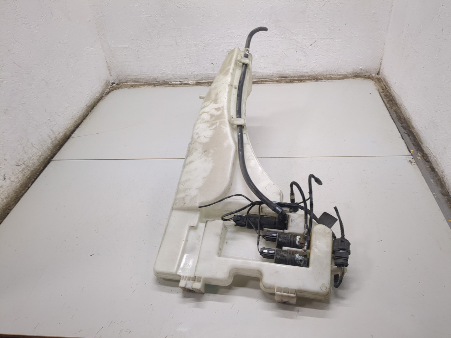 Бачок омывателя лобового стекла